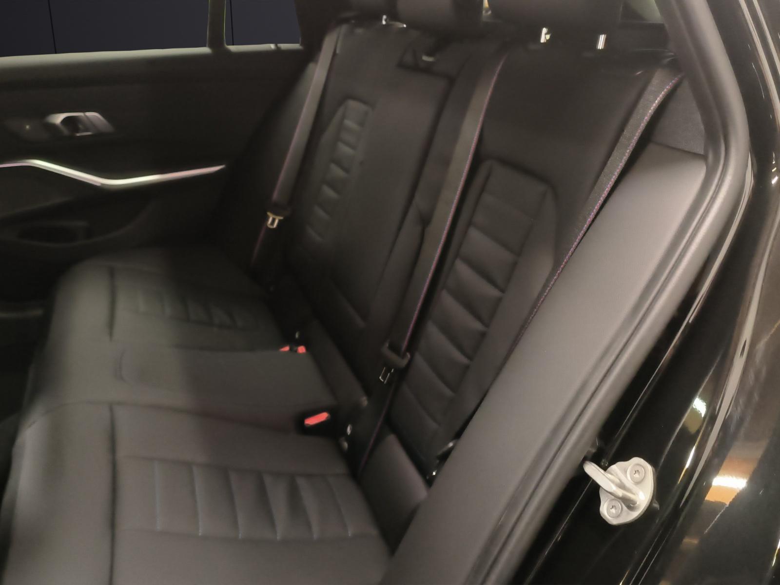BMW M340d xDrive Touring-image-12