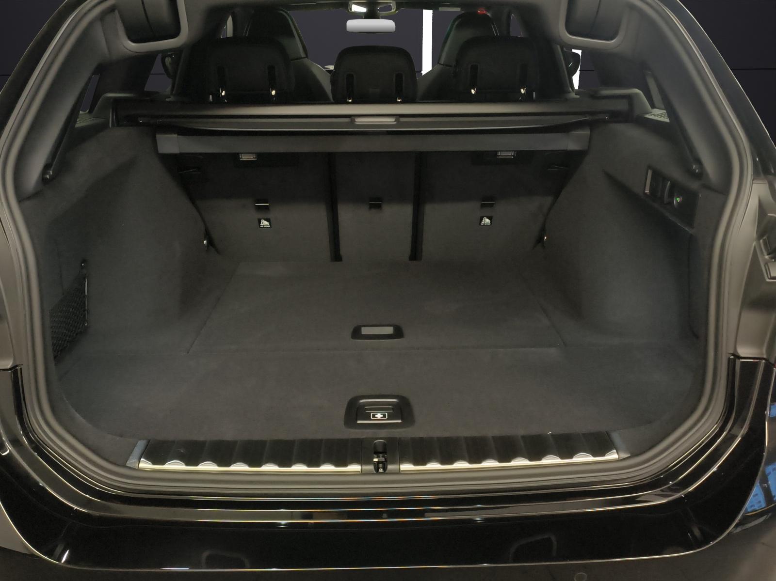 BMW M340d xDrive Touring-image-13