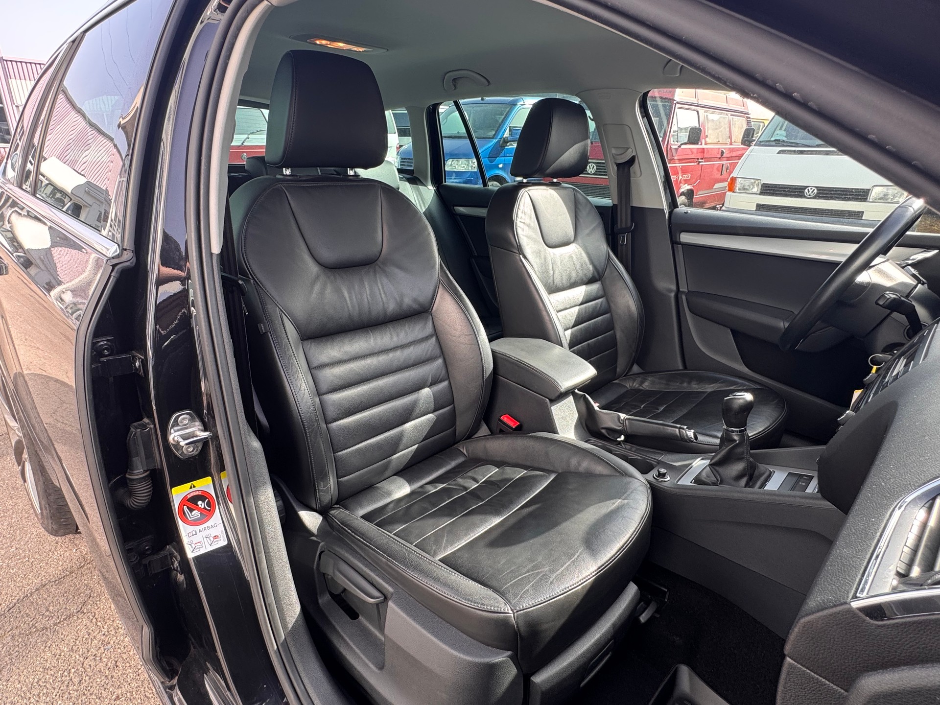 SKODA Octavia Combi 1.8 TSI Ambition-image-10