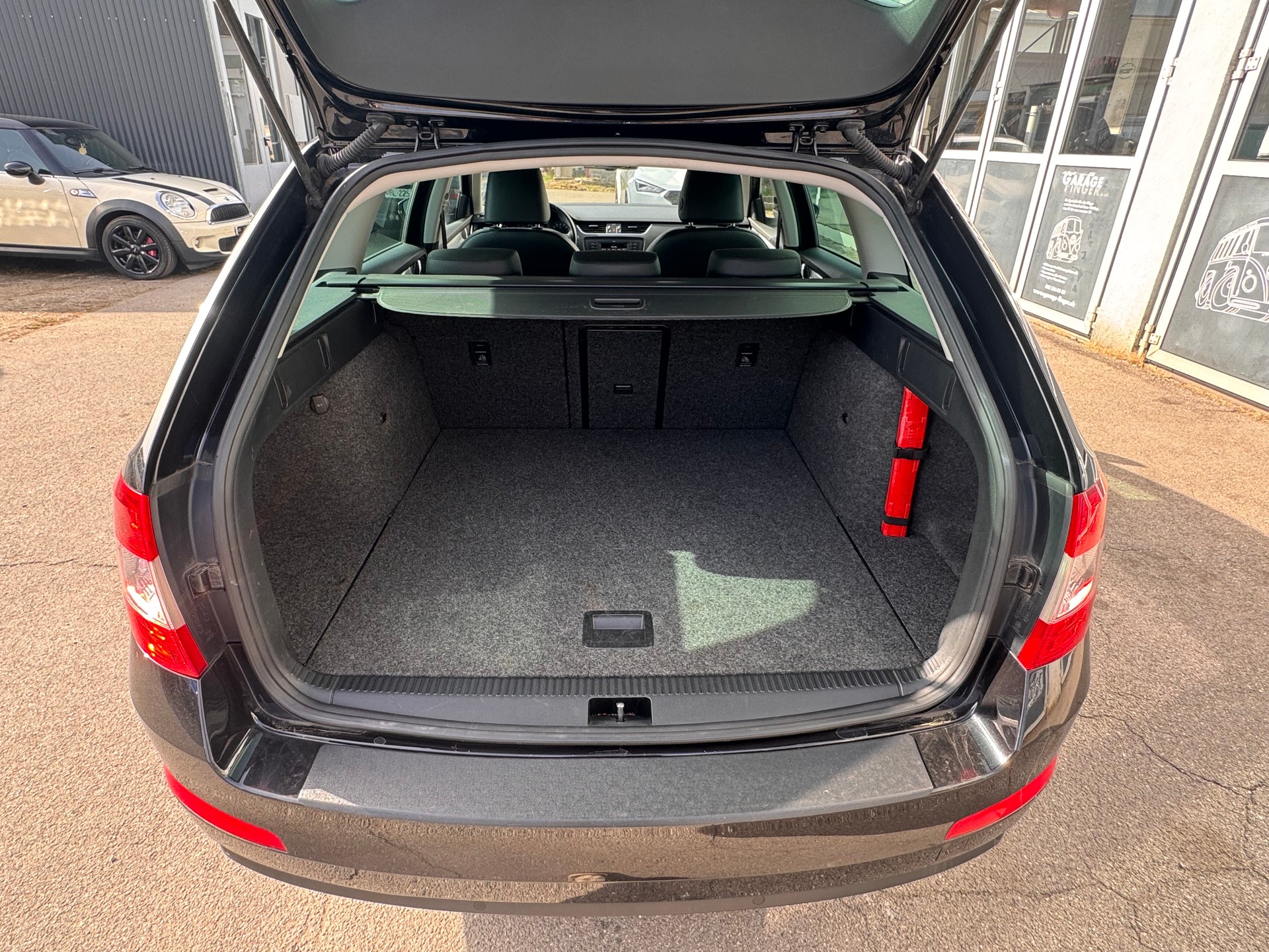 SKODA Octavia Combi 1.8 TSI Ambition-image-7
