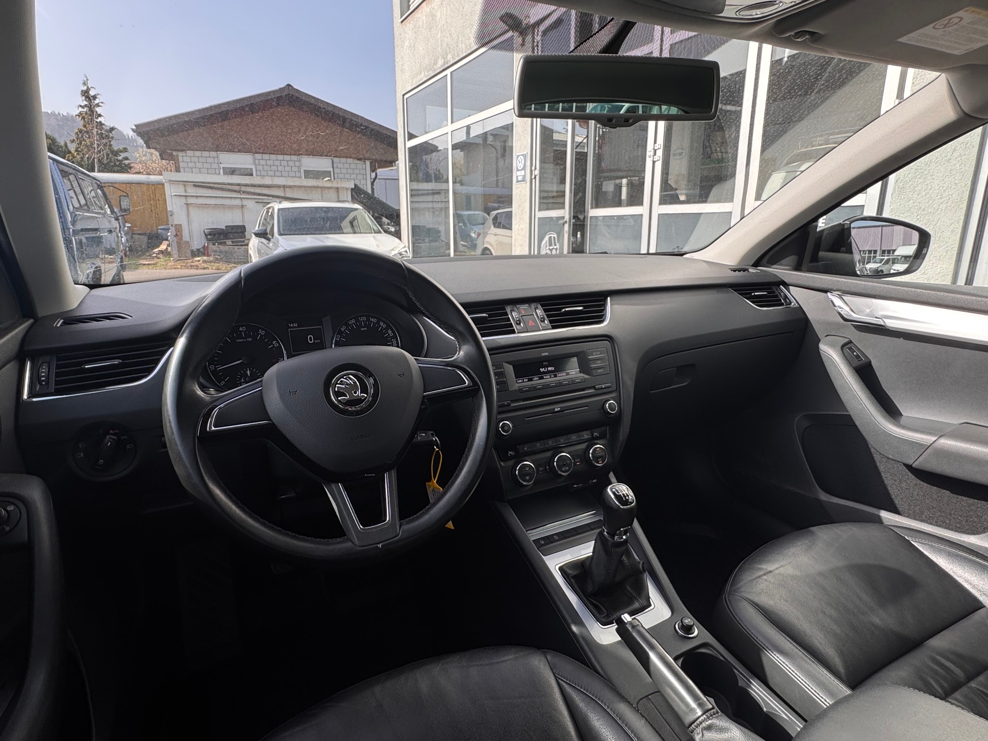 SKODA Octavia Combi 1.8 TSI Ambition-image-4