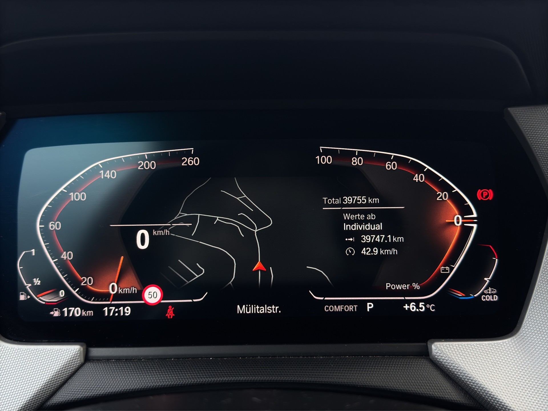 BMW 118i Essential Edition Steptronic-image-10