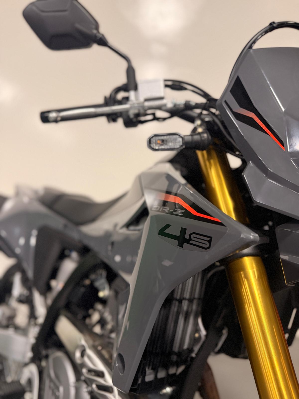 SUZUKI DR-Z4S-showroom-element-2