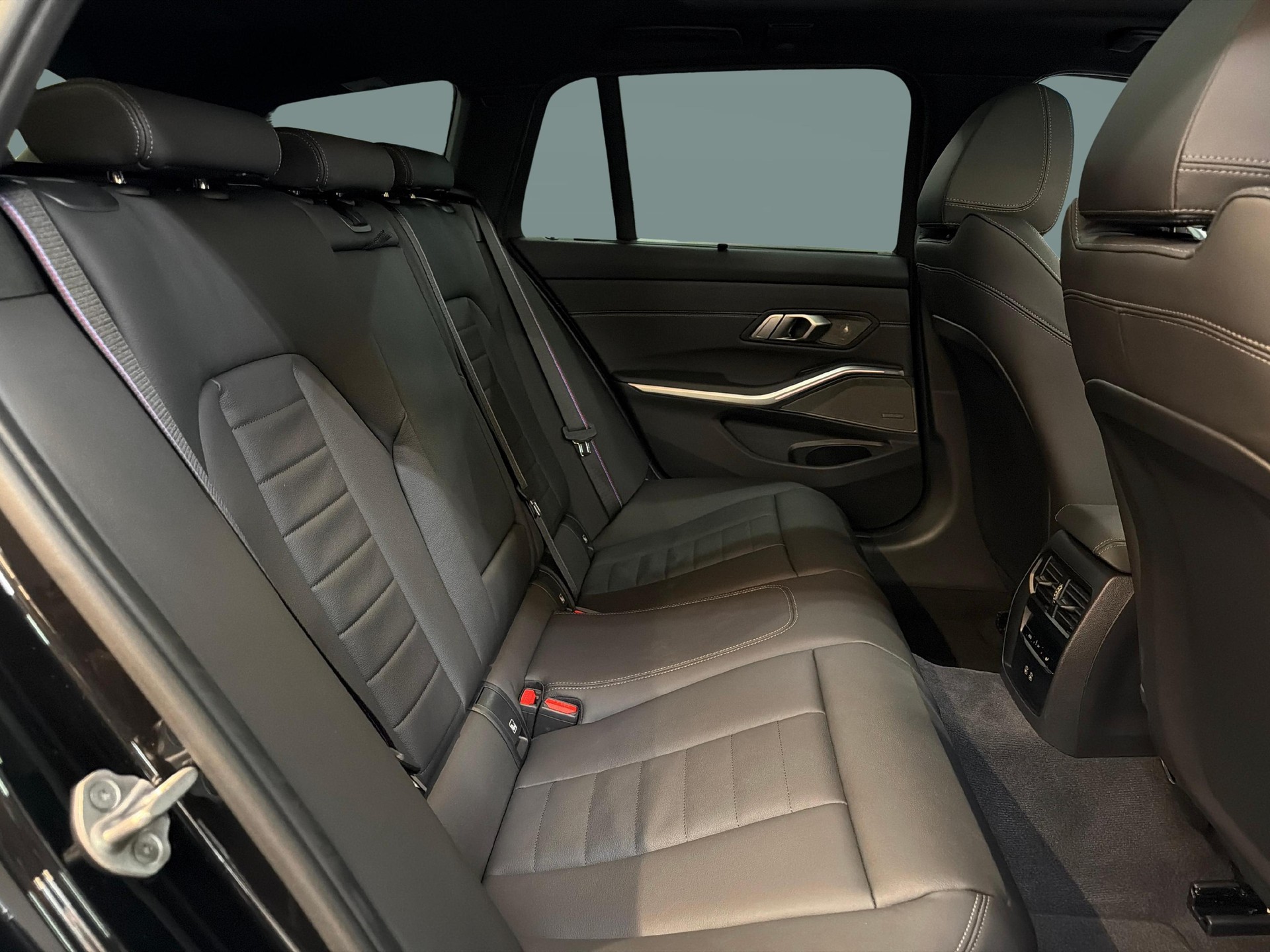 BMW M340d xDrive Touring-image-17