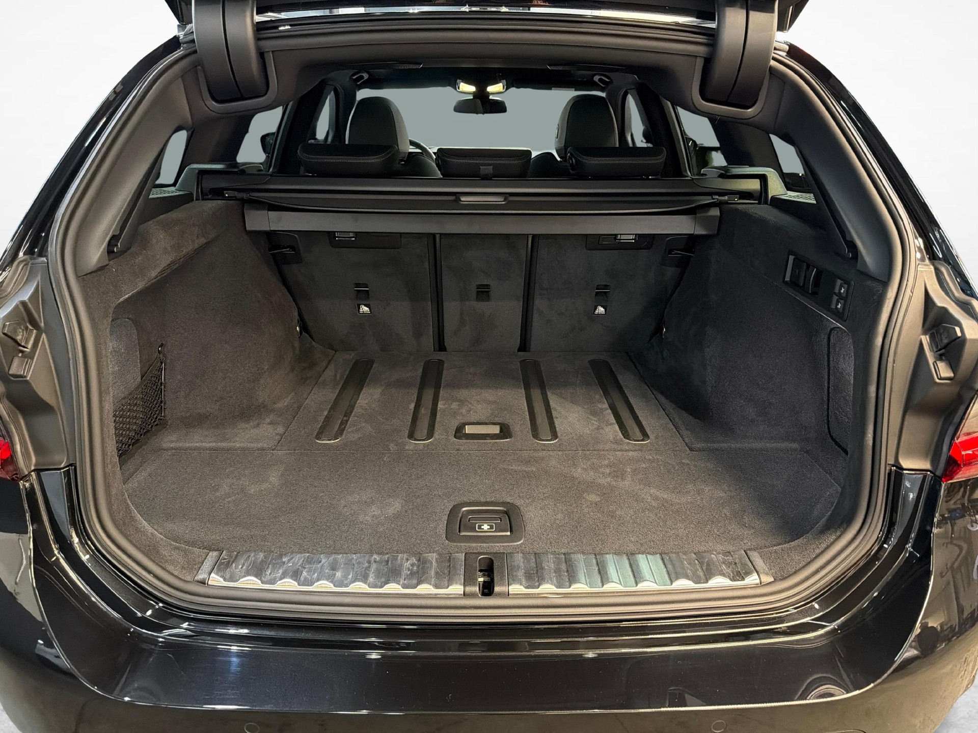 BMW M340d xDrive Touring-image-18