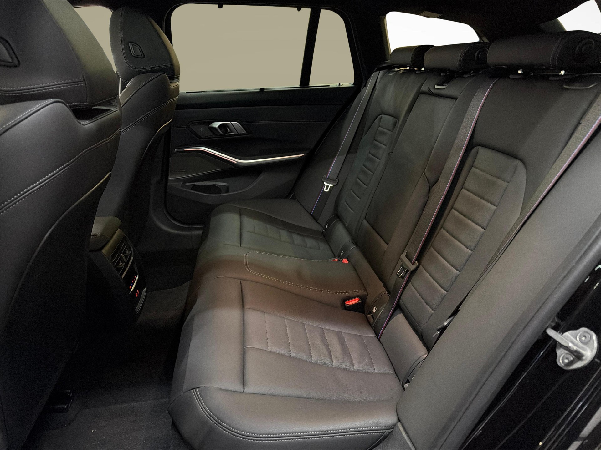 BMW M340d xDrive Touring-image-16
