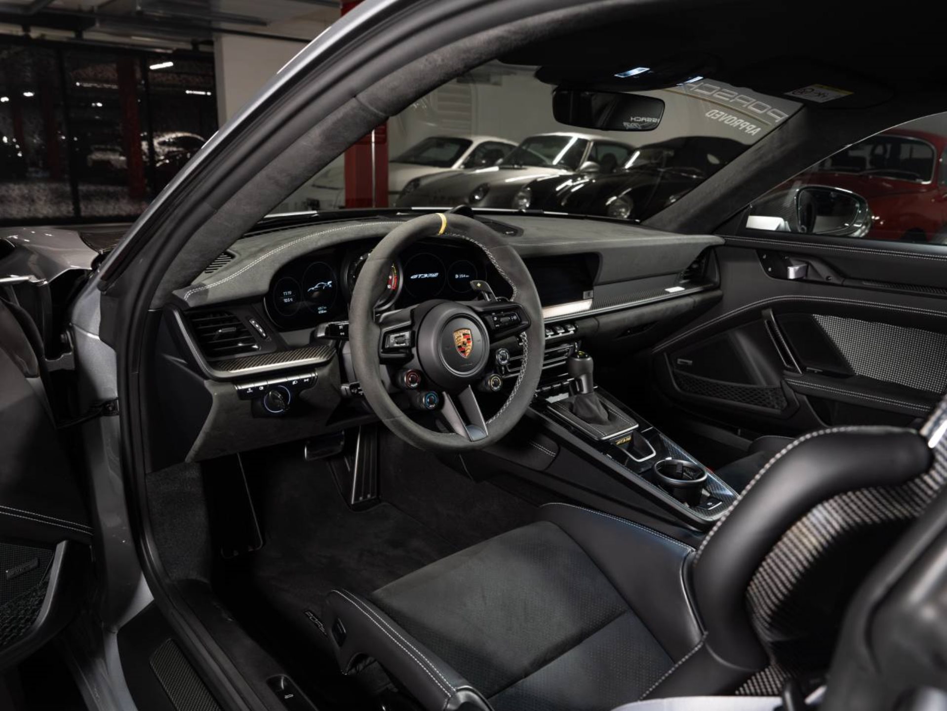 PORSCHE 911 GT3 RS (MY23)-image-3