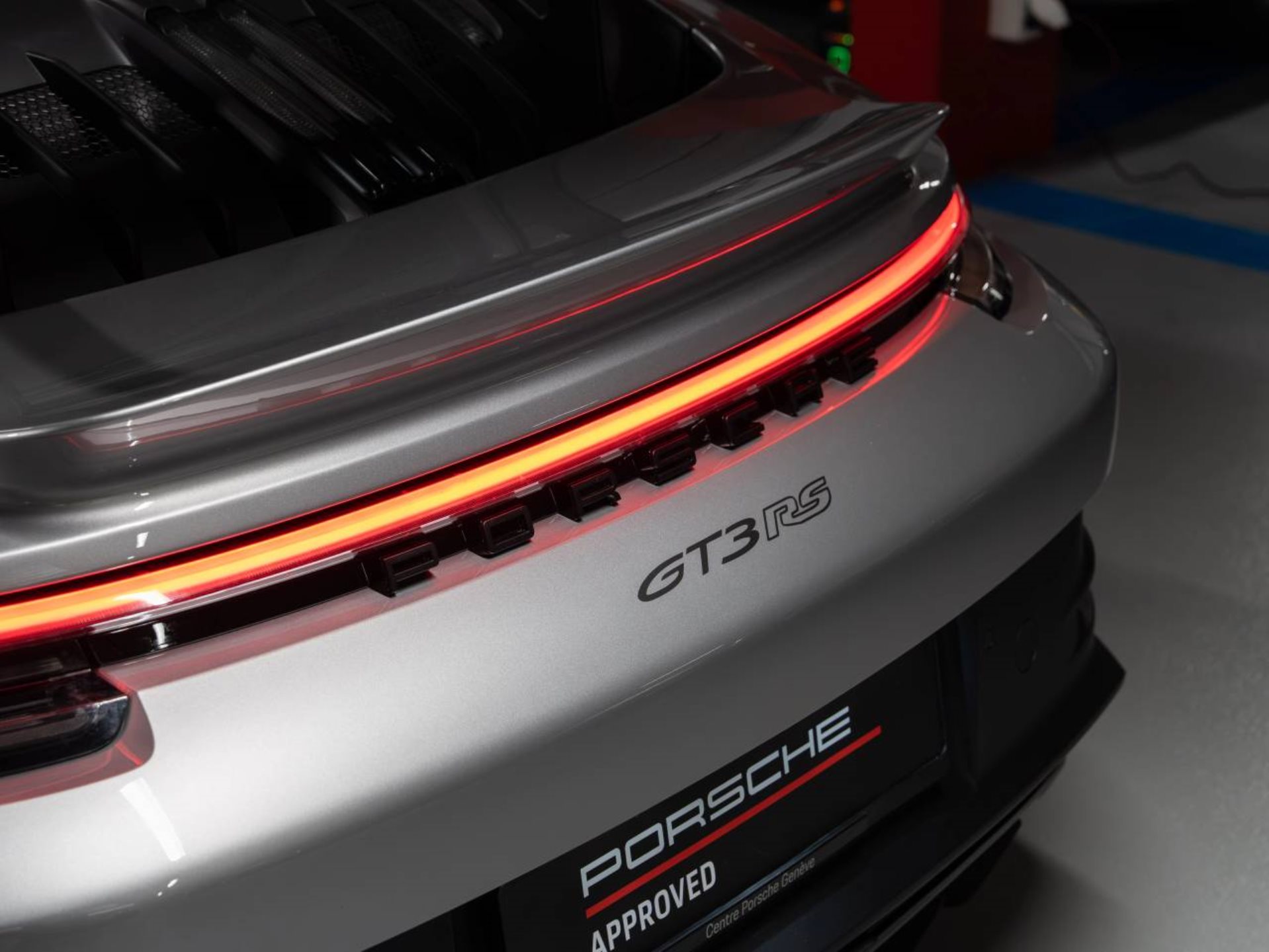 PORSCHE 911 GT3 RS (MY23)-image-29