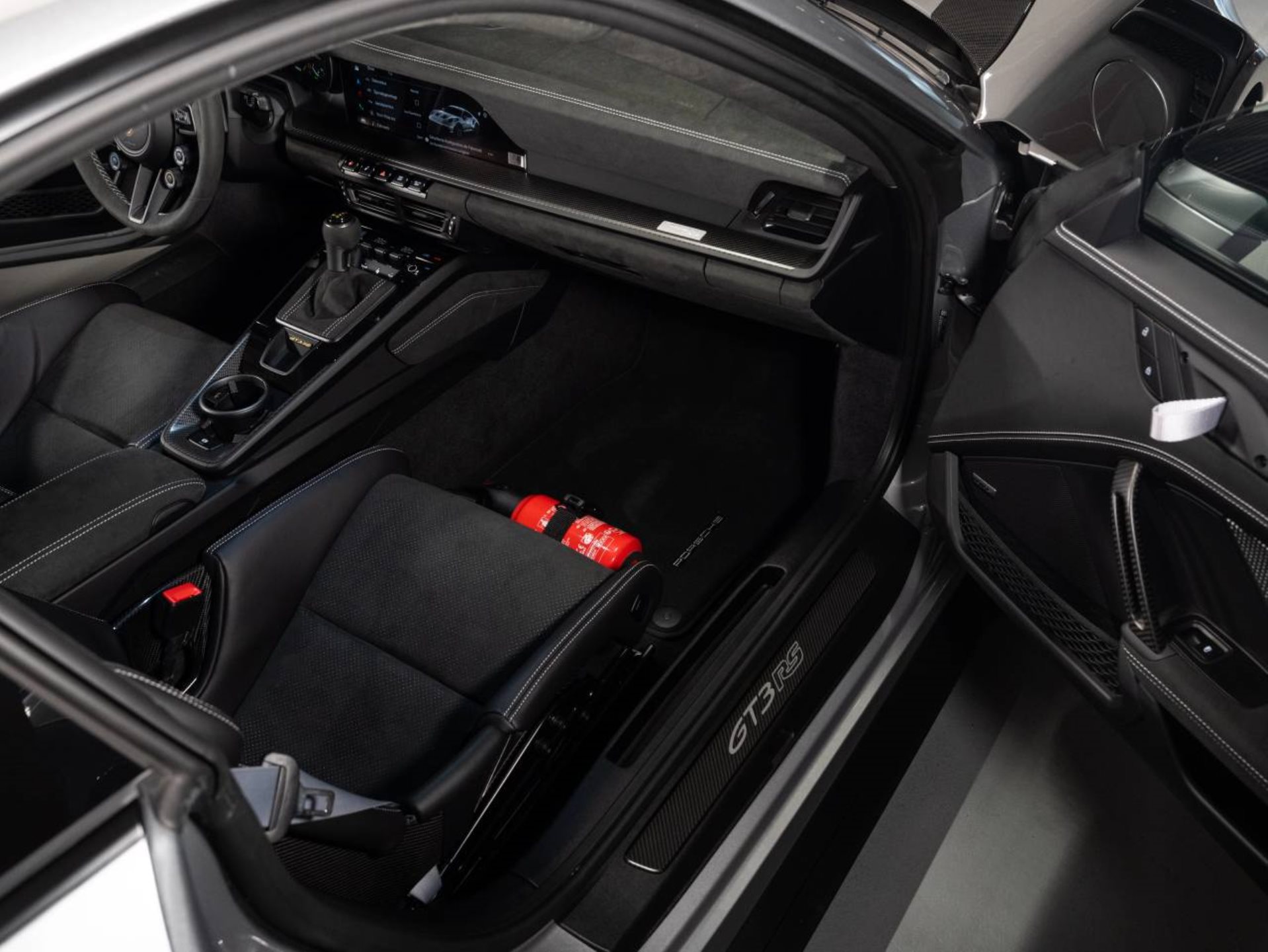 PORSCHE 911 GT3 RS (MY23)-image-16