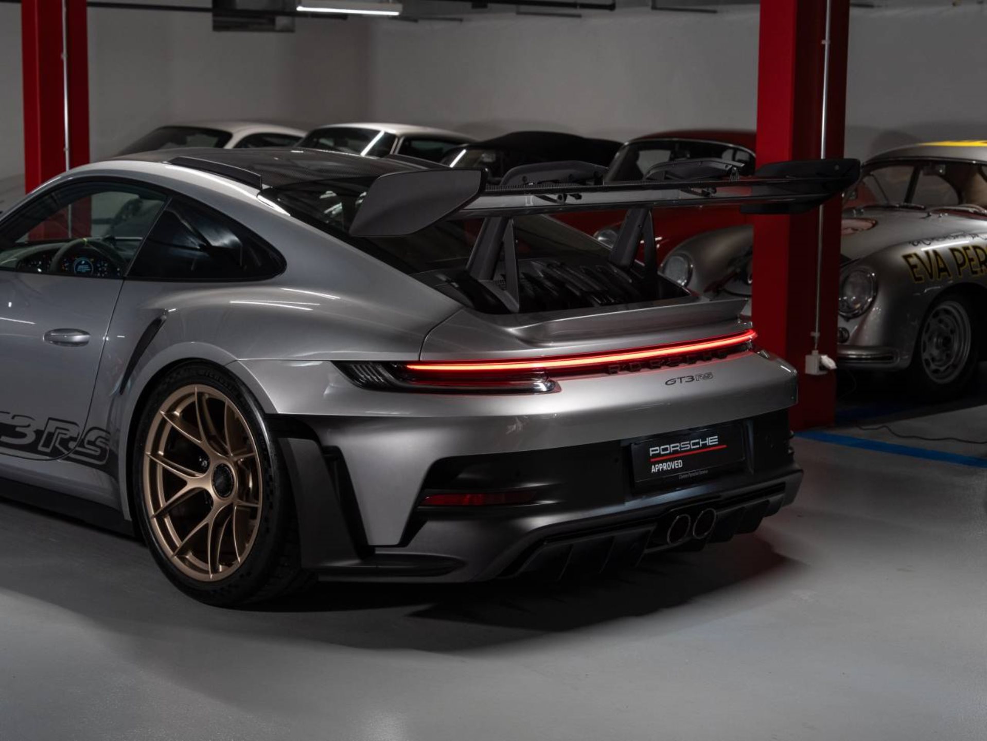 PORSCHE 911 GT3 RS (MY23)-image-27