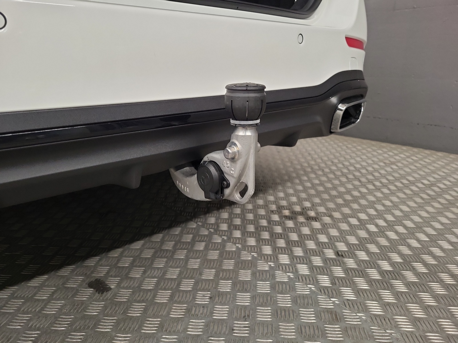 MERCEDES-BENZ C 300 AMG Line 4Matic T-Modell-image-13