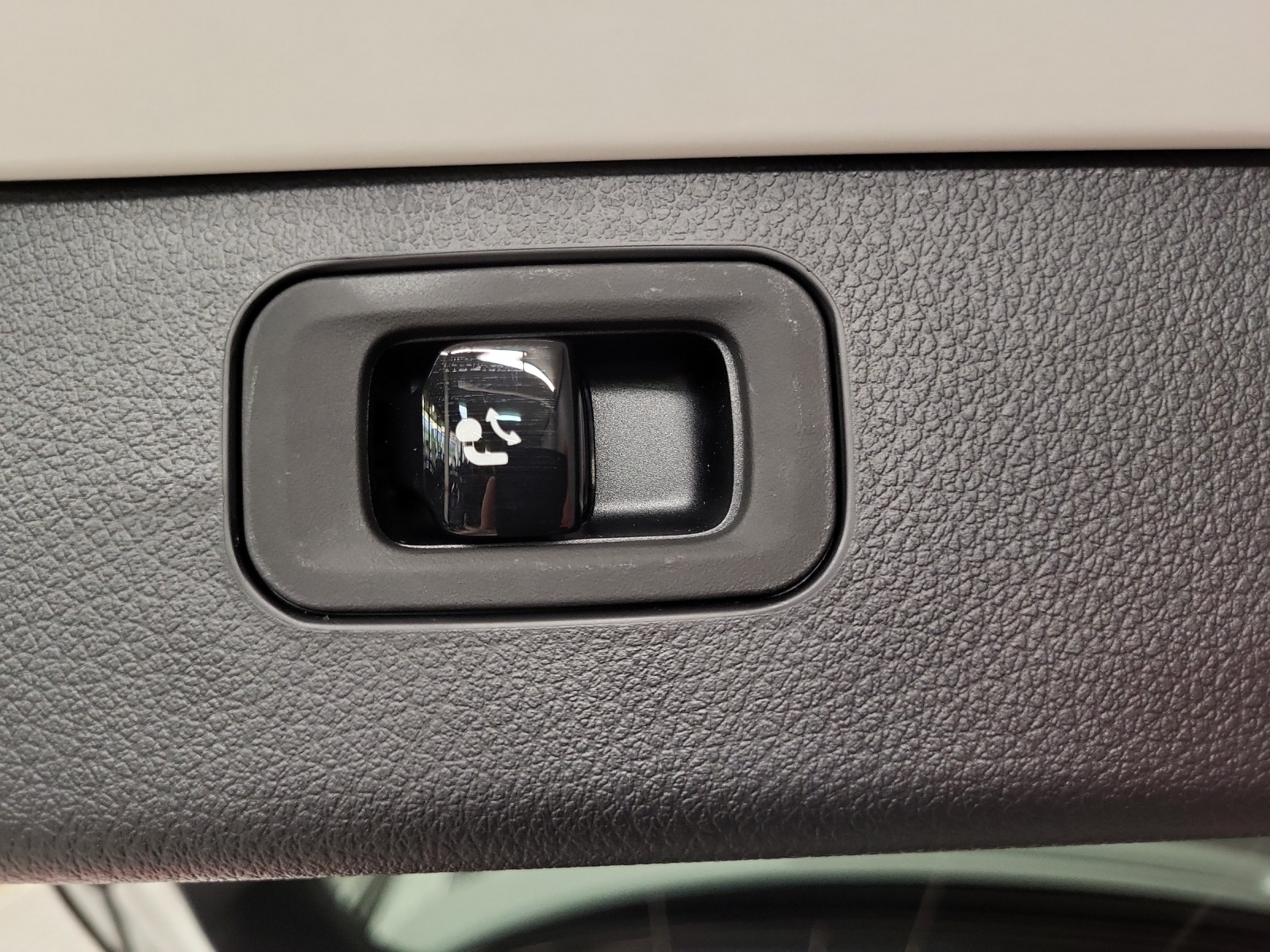 MERCEDES-BENZ C 300 AMG Line 4Matic T-Modell-image-12