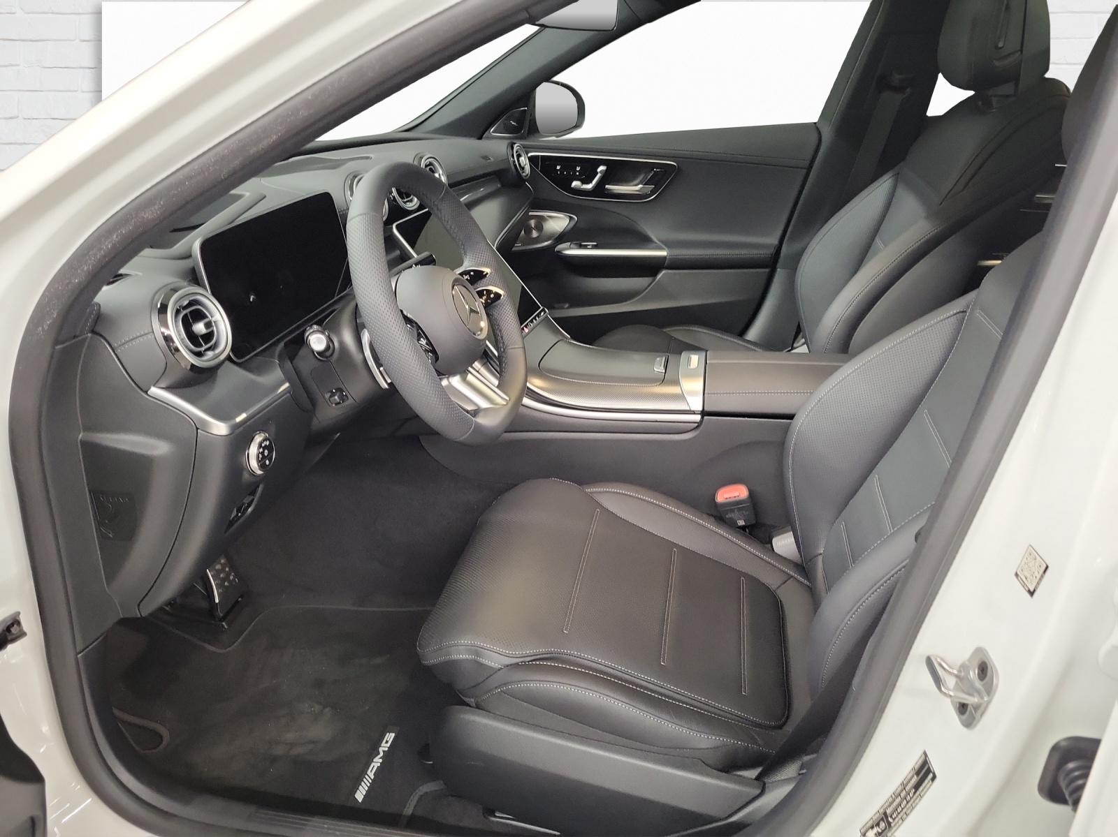 MERCEDES-BENZ C 300 AMG Line 4Matic T-Modell-image-6