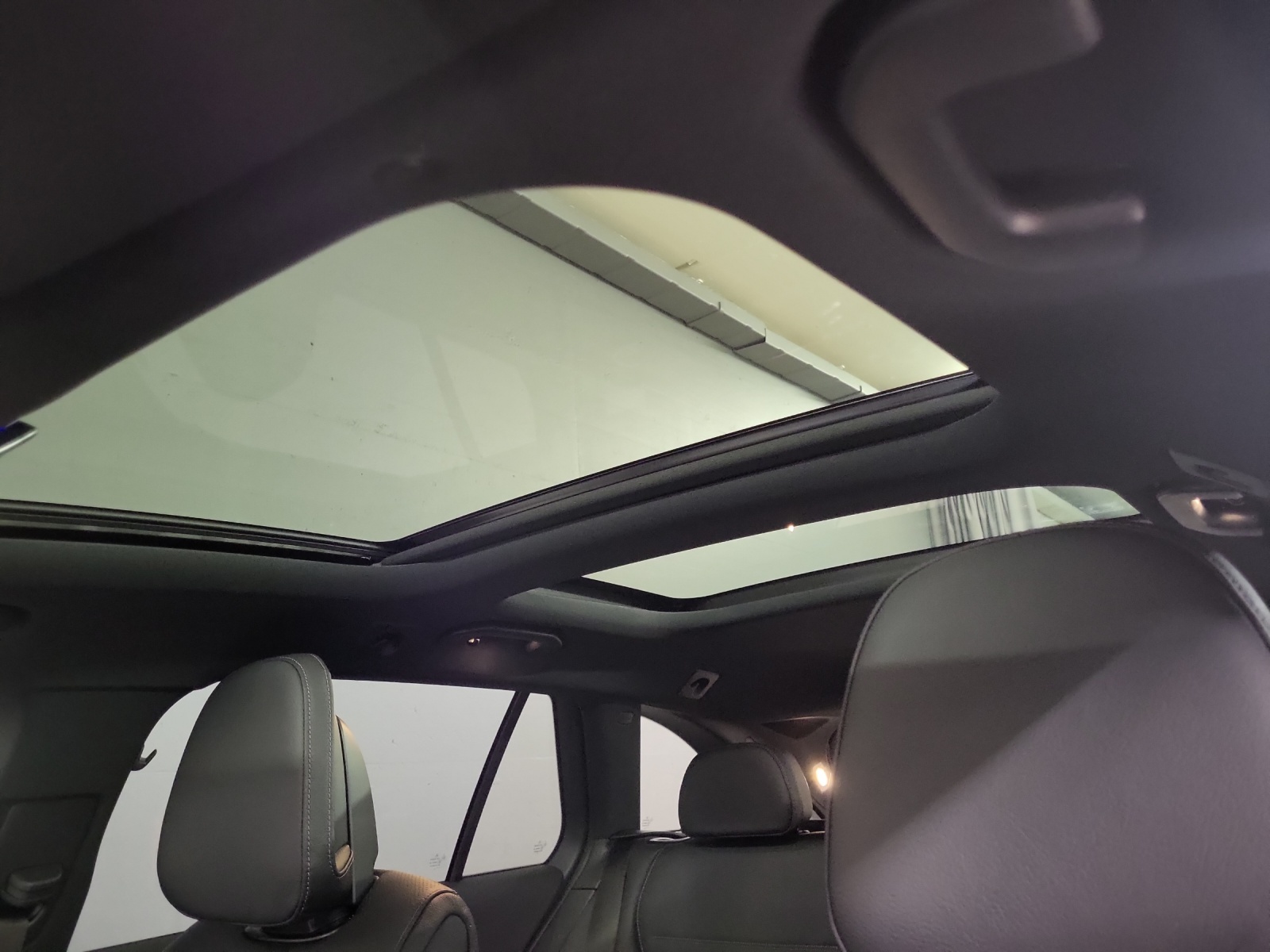 MERCEDES-BENZ C 300 AMG Line 4Matic T-Modell-image-15