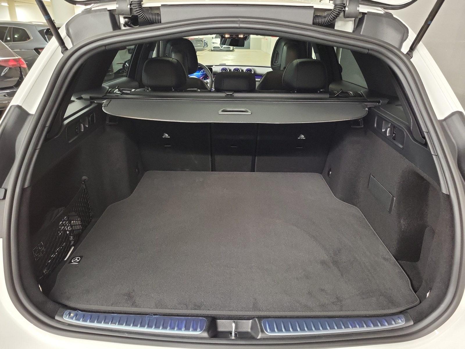 MERCEDES-BENZ C 300 AMG Line 4Matic T-Modell-image-10