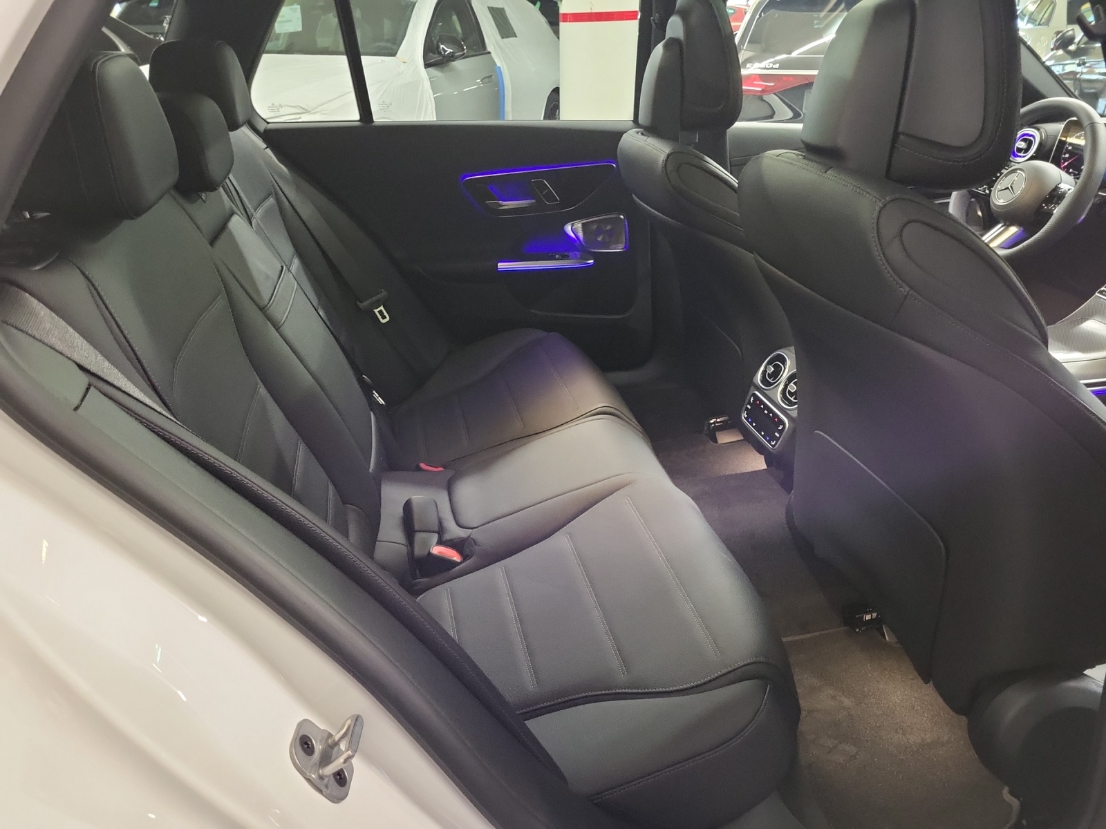 MERCEDES-BENZ C 300 AMG Line 4Matic T-Modell-image-9