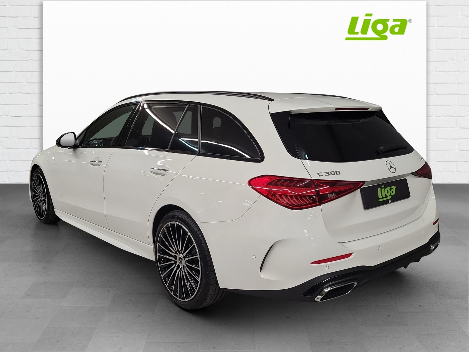 MERCEDES-BENZ C 300 AMG Line 4Matic T-Modell-image-3