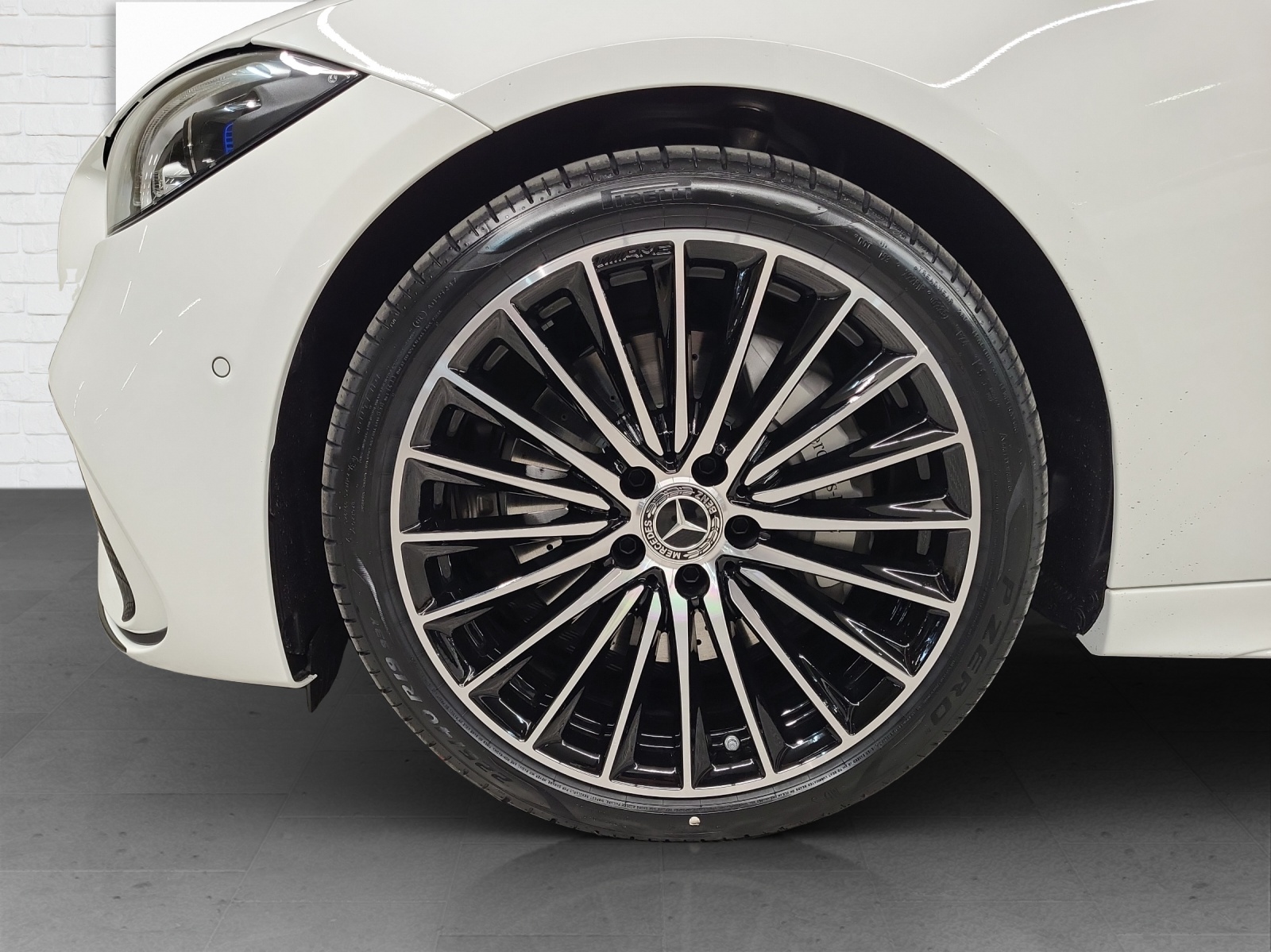 MERCEDES-BENZ C 300 AMG Line 4Matic T-Modell-image-5