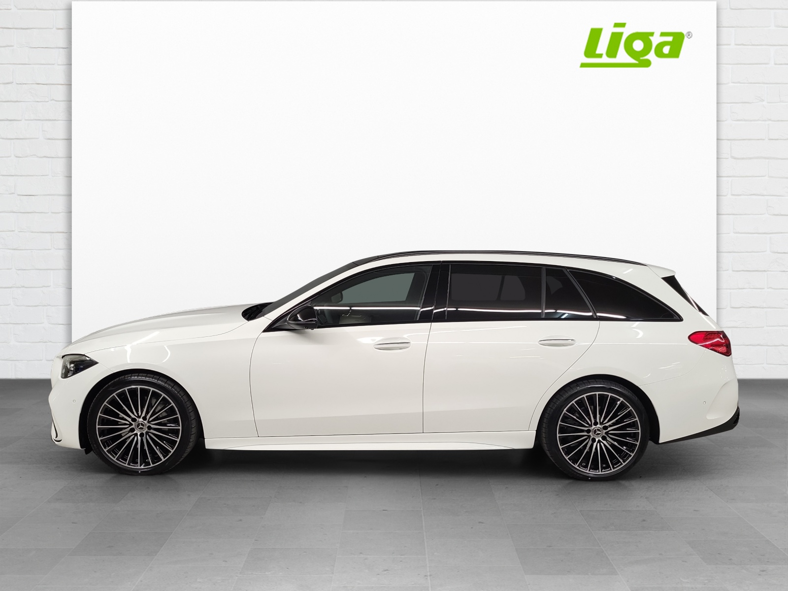 MERCEDES-BENZ C 300 AMG Line 4Matic T-Modell-image-0