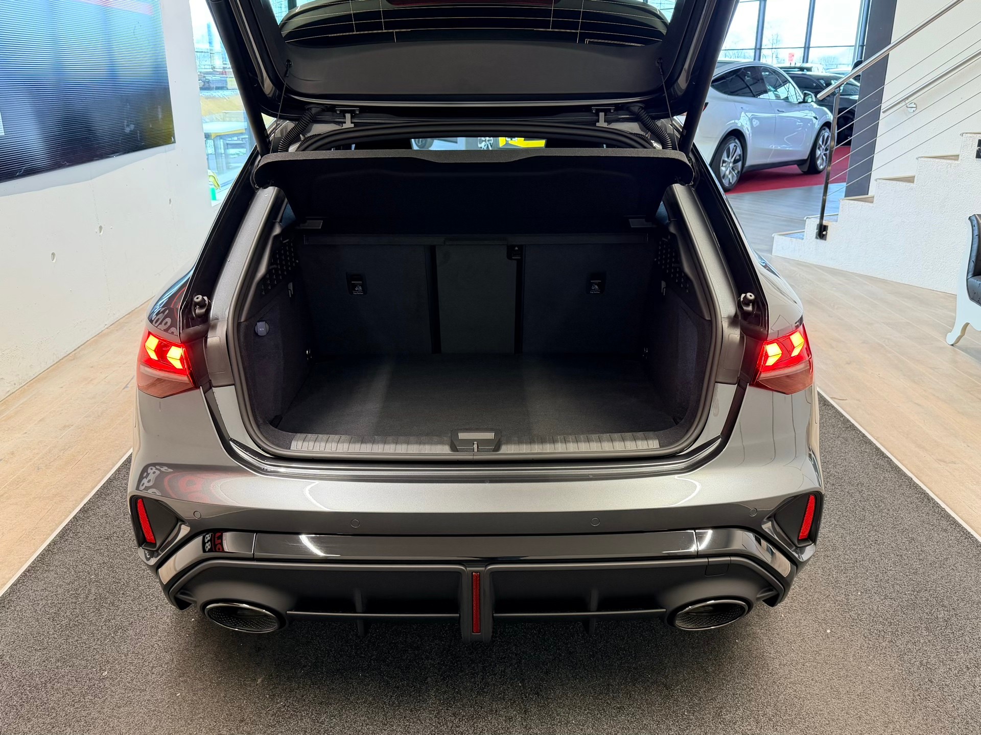 AUDI RS3 Sportback 2.5 TSI quattro S-tronic-image-9