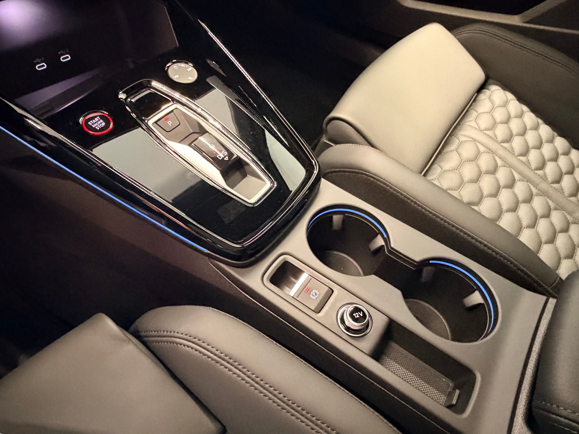 AUDI RS3 Sportback 2.5 TSI quattro S-tronic-image-24