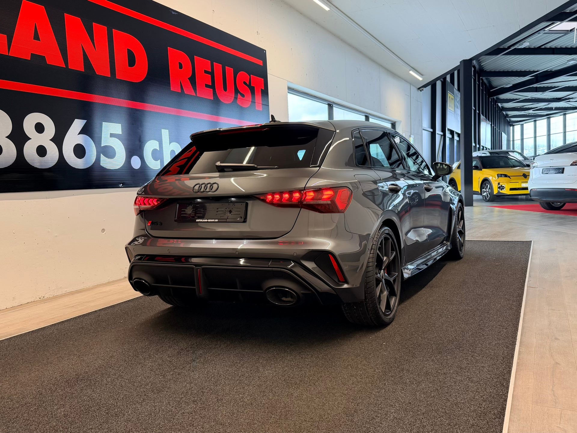 AUDI RS3 Sportback 2.5 TSI quattro S-tronic-image-6
