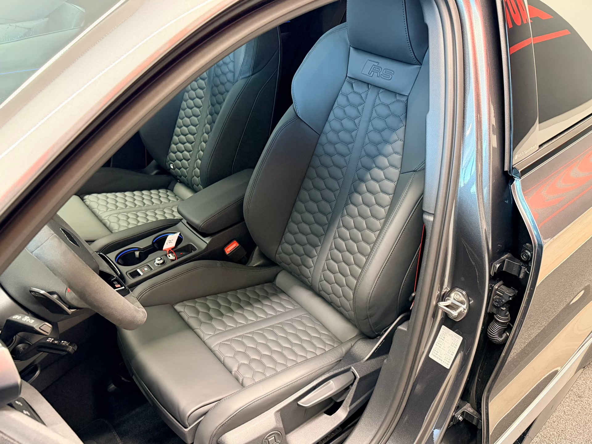 AUDI RS3 Sportback 2.5 TSI quattro S-tronic-image-15