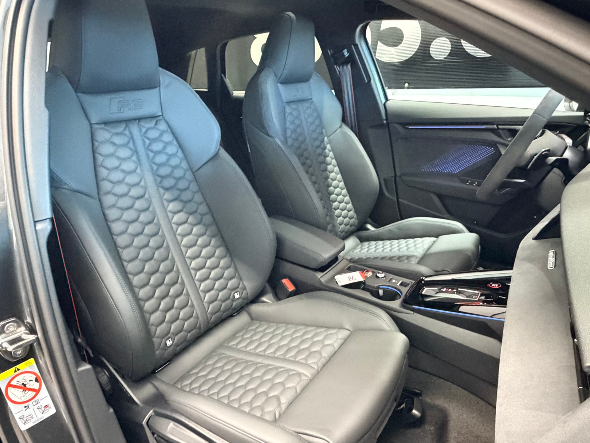 AUDI RS3 Sportback 2.5 TSI quattro S-tronic-image-23