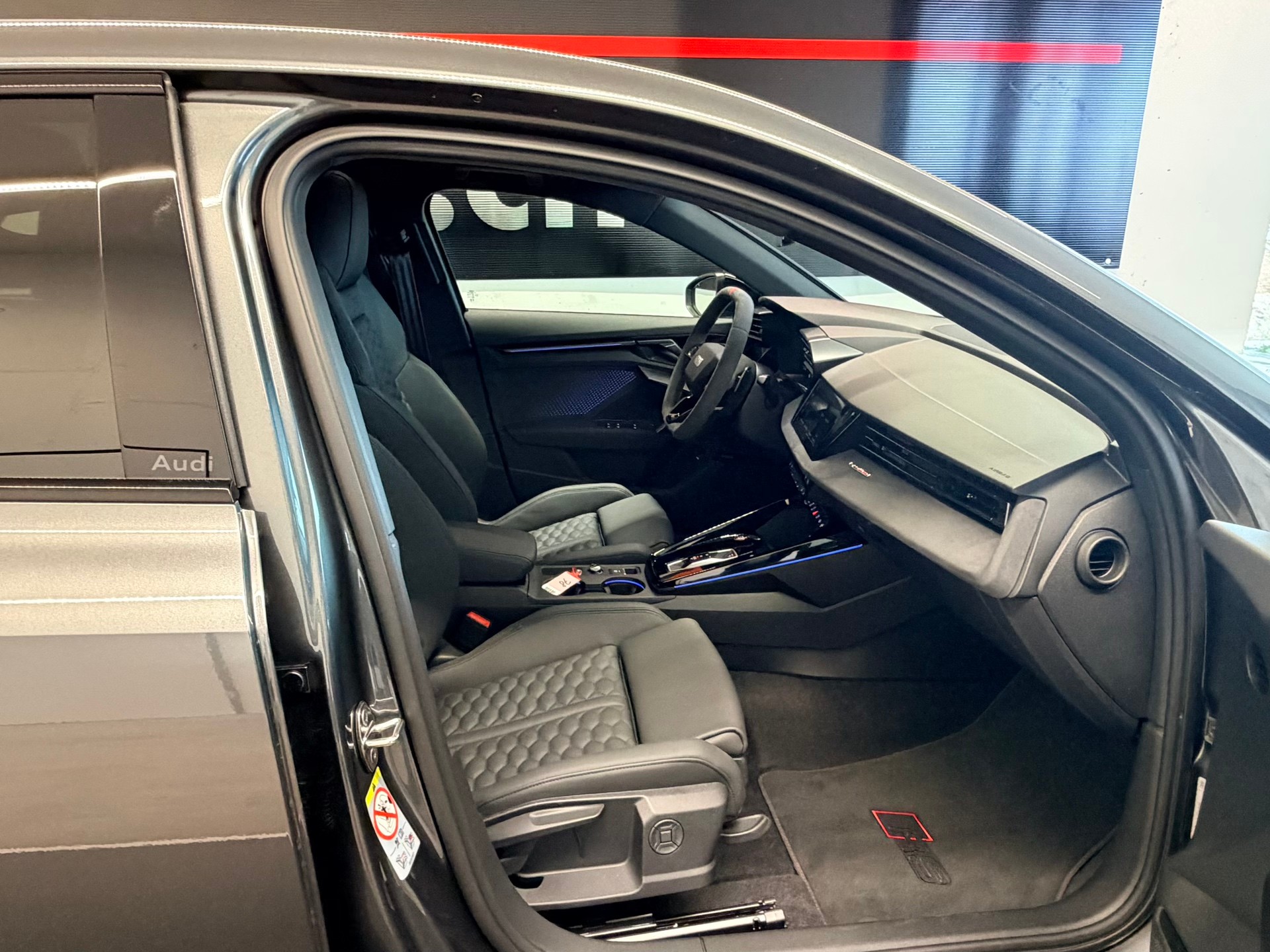 AUDI RS3 Sportback 2.5 TSI quattro S-tronic-image-22