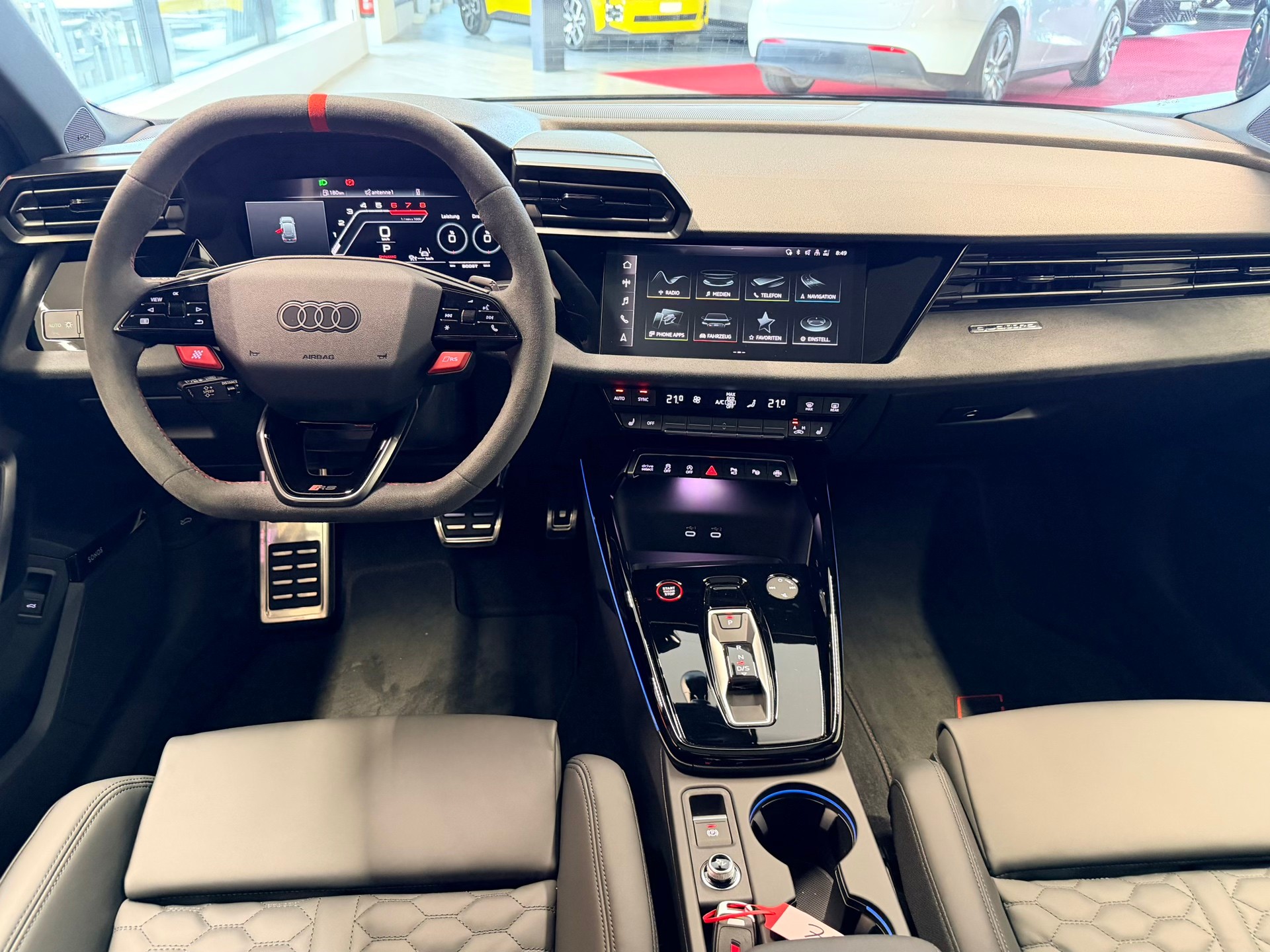 AUDI RS3 Sportback 2.5 TSI quattro S-tronic-image-19