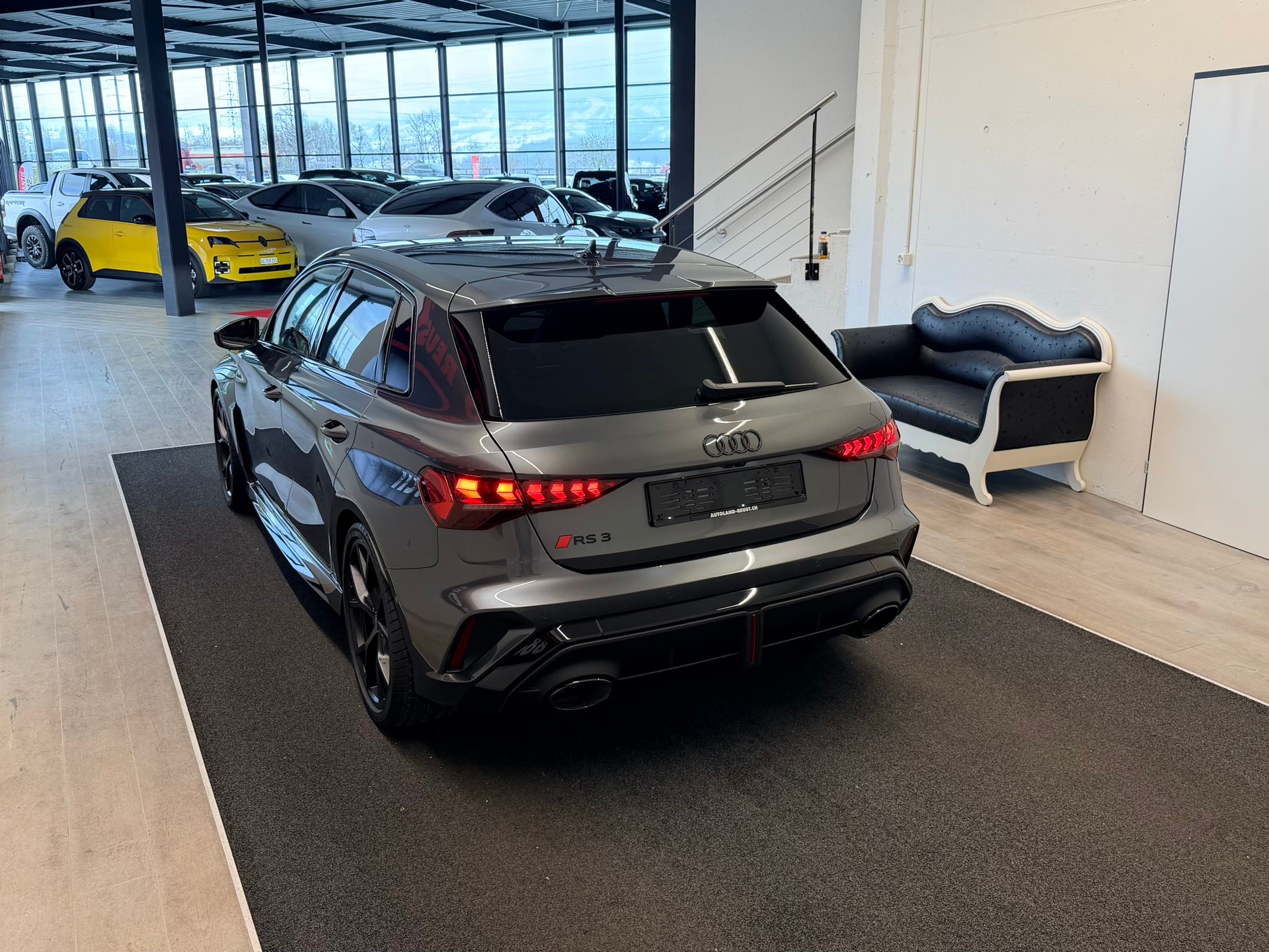AUDI RS3 Sportback 2.5 TSI quattro S-tronic-image-8