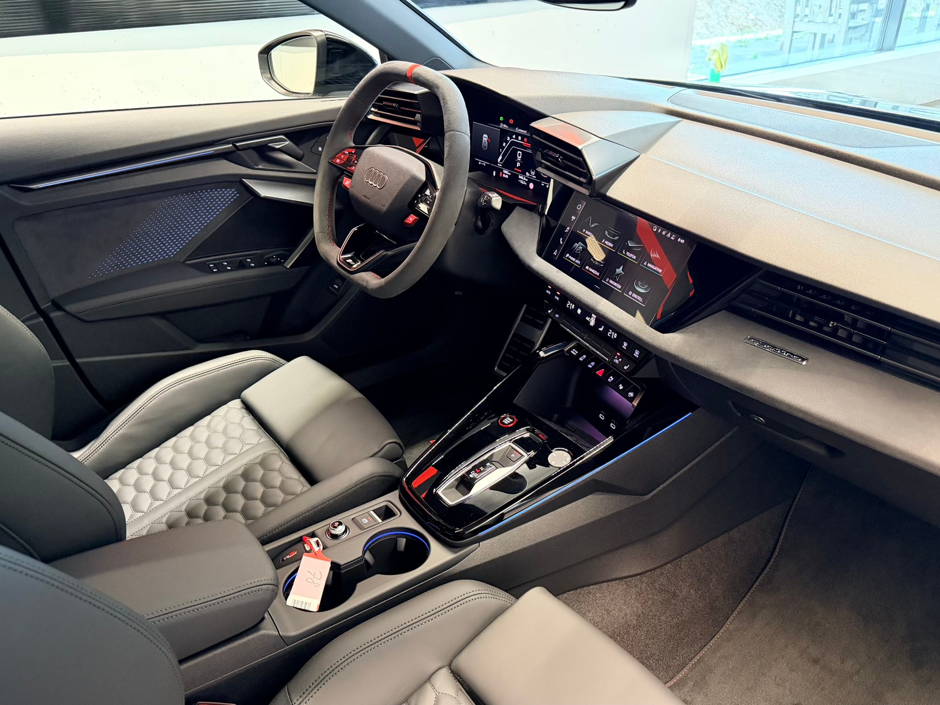 AUDI RS3 Sportback 2.5 TSI quattro S-tronic-image-21