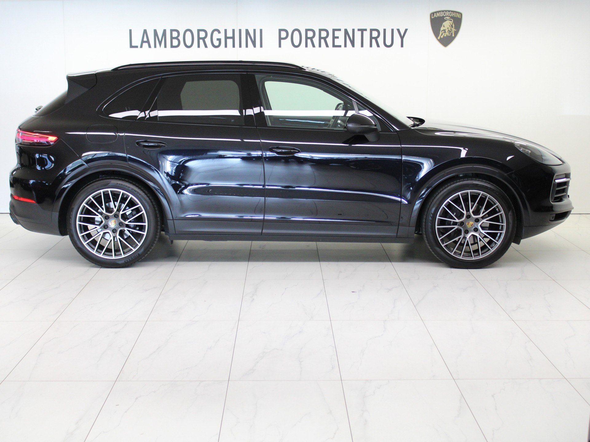 PORSCHE Cayenne-image-1