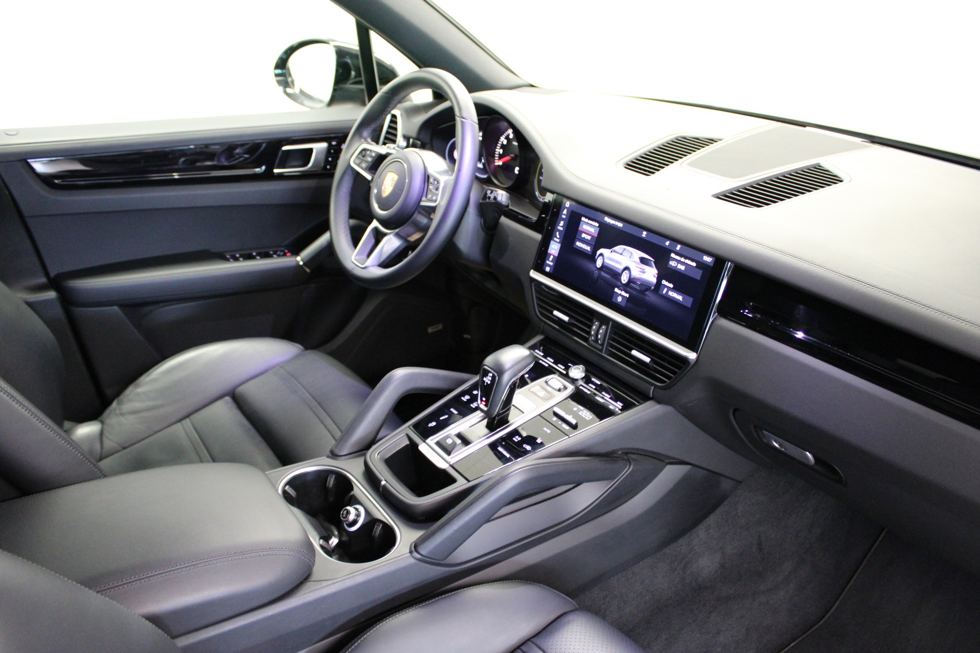 PORSCHE Cayenne-image-7