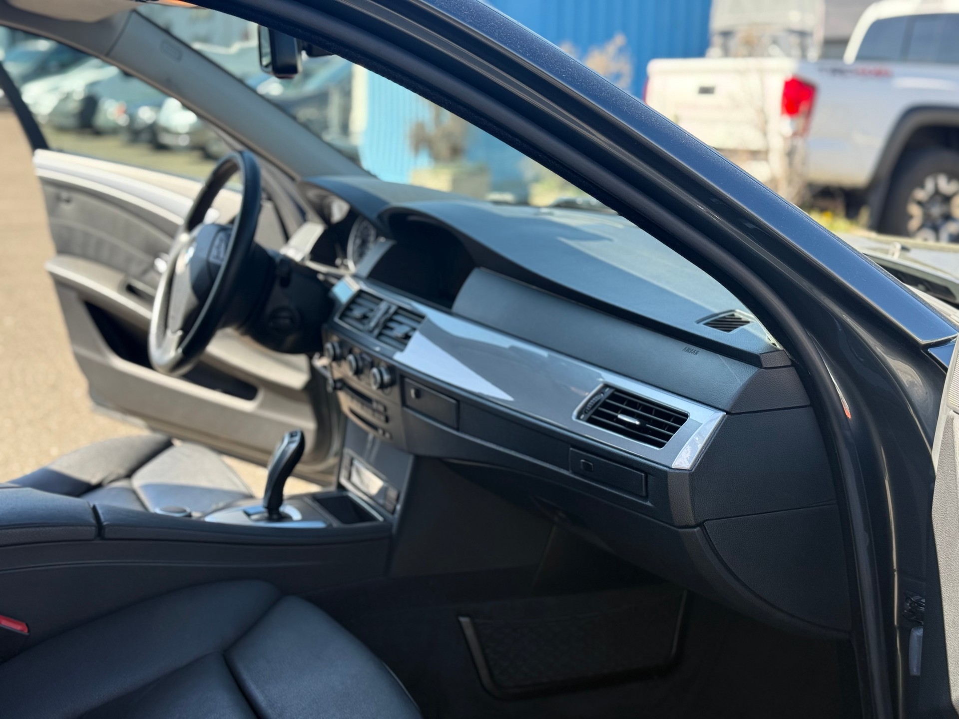 BMW 530xi Steptronic-image-5