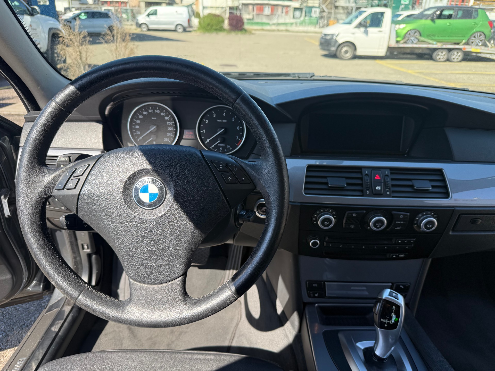 BMW 530xi Steptronic-image-2
