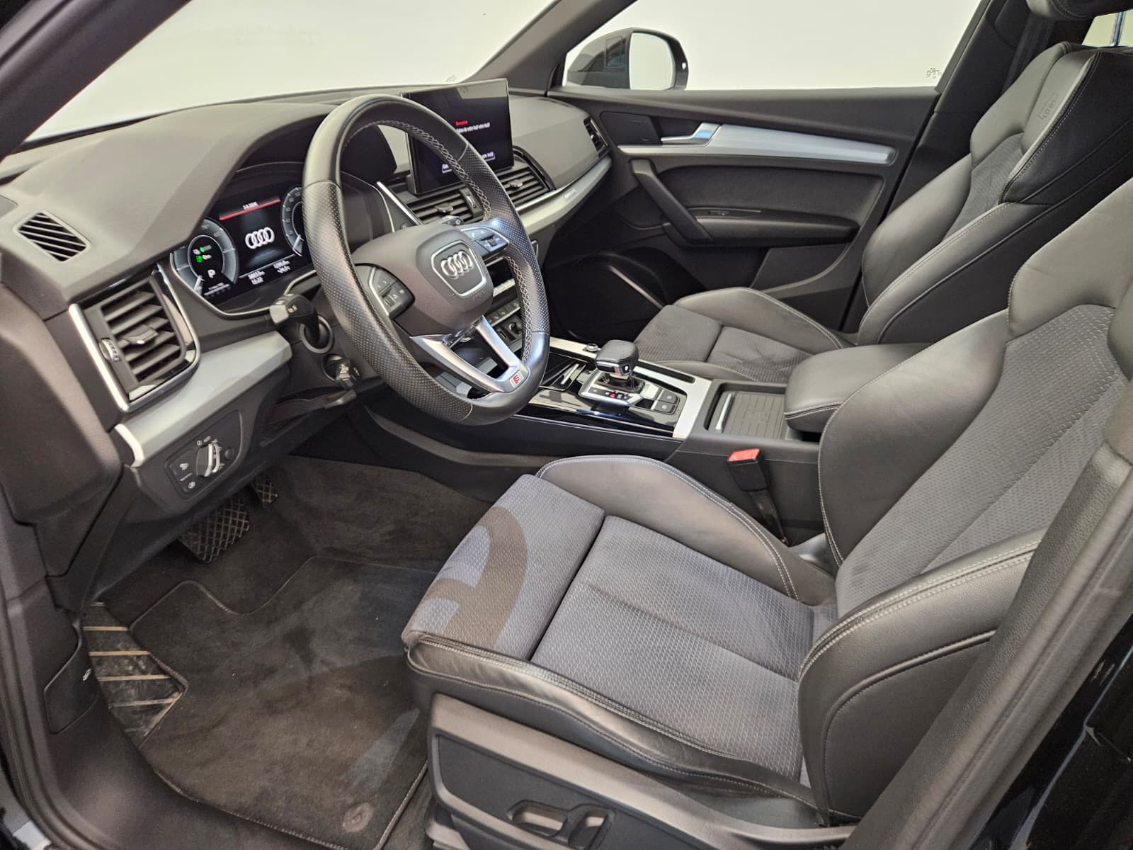 AUDI Q5 50 TFSI e PHEV quattro S-tronic-image-10
