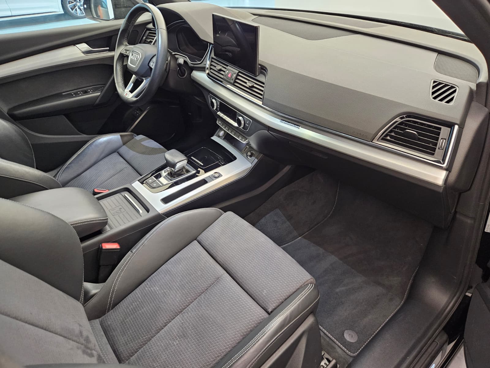 AUDI Q5 50 TFSI e PHEV quattro S-tronic-image-11