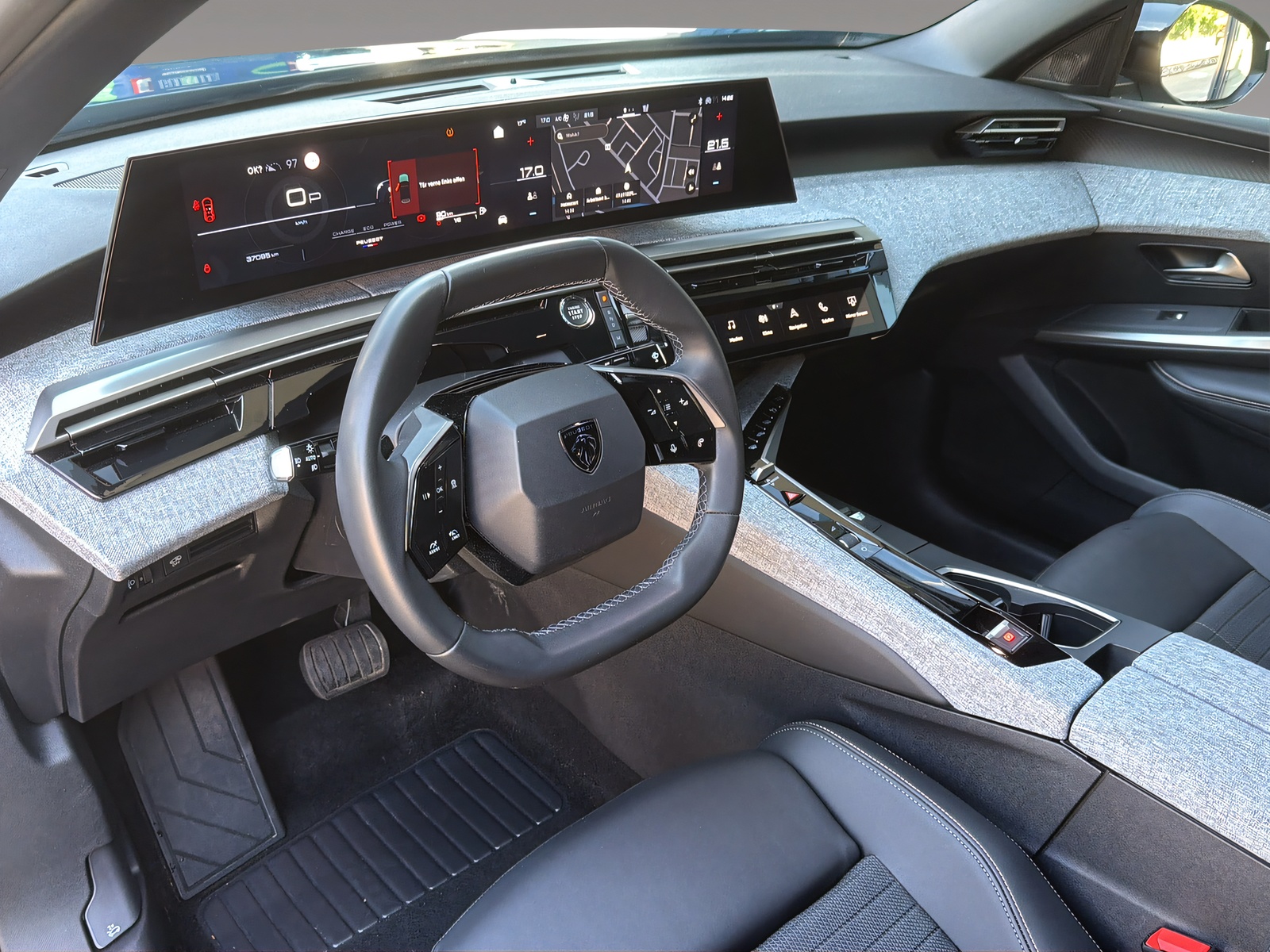 PEUGEOT 3008 1.2 Hybrid Allure-image-6