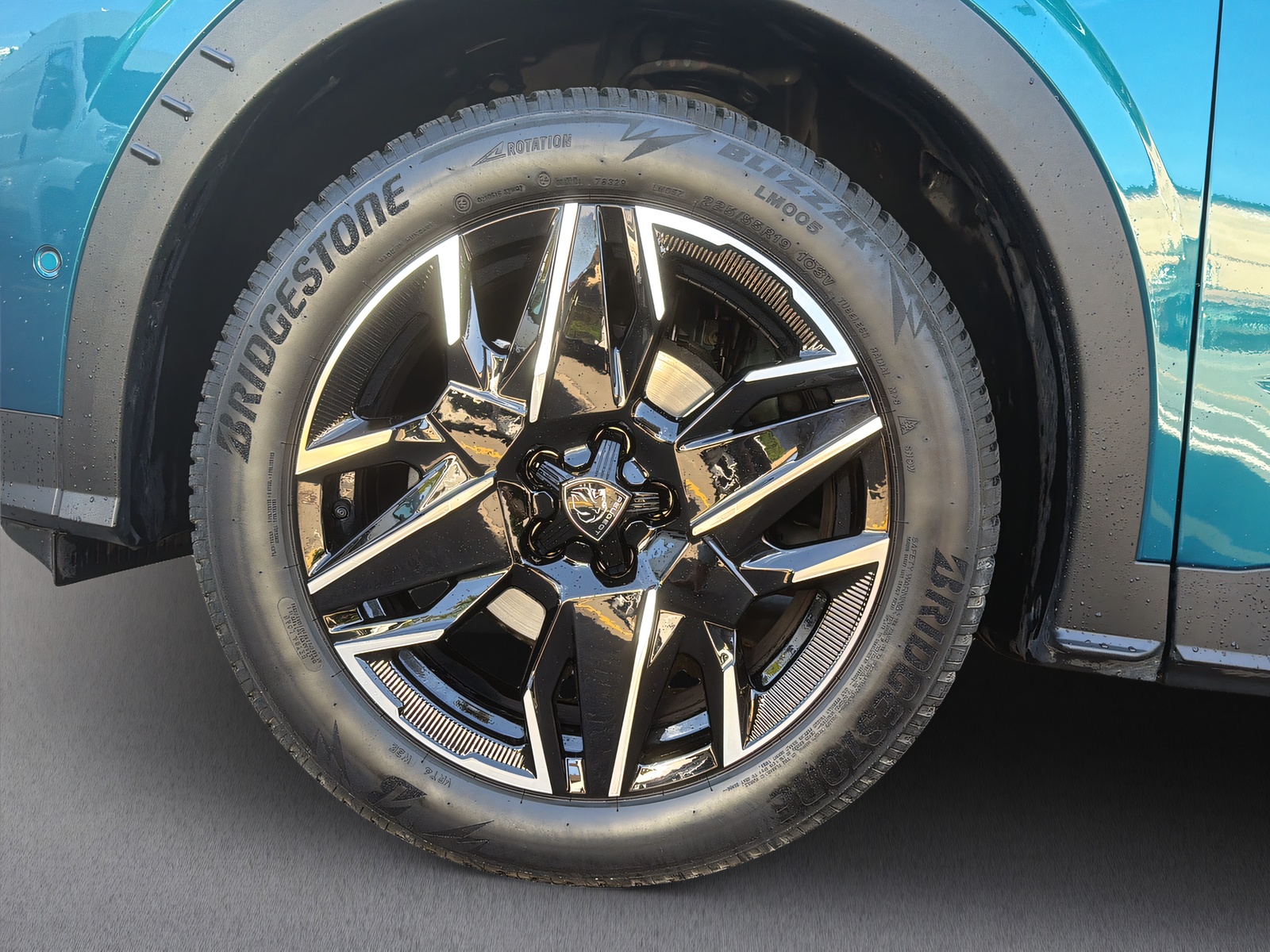 PEUGEOT 3008 1.2 Hybrid Allure-image-18