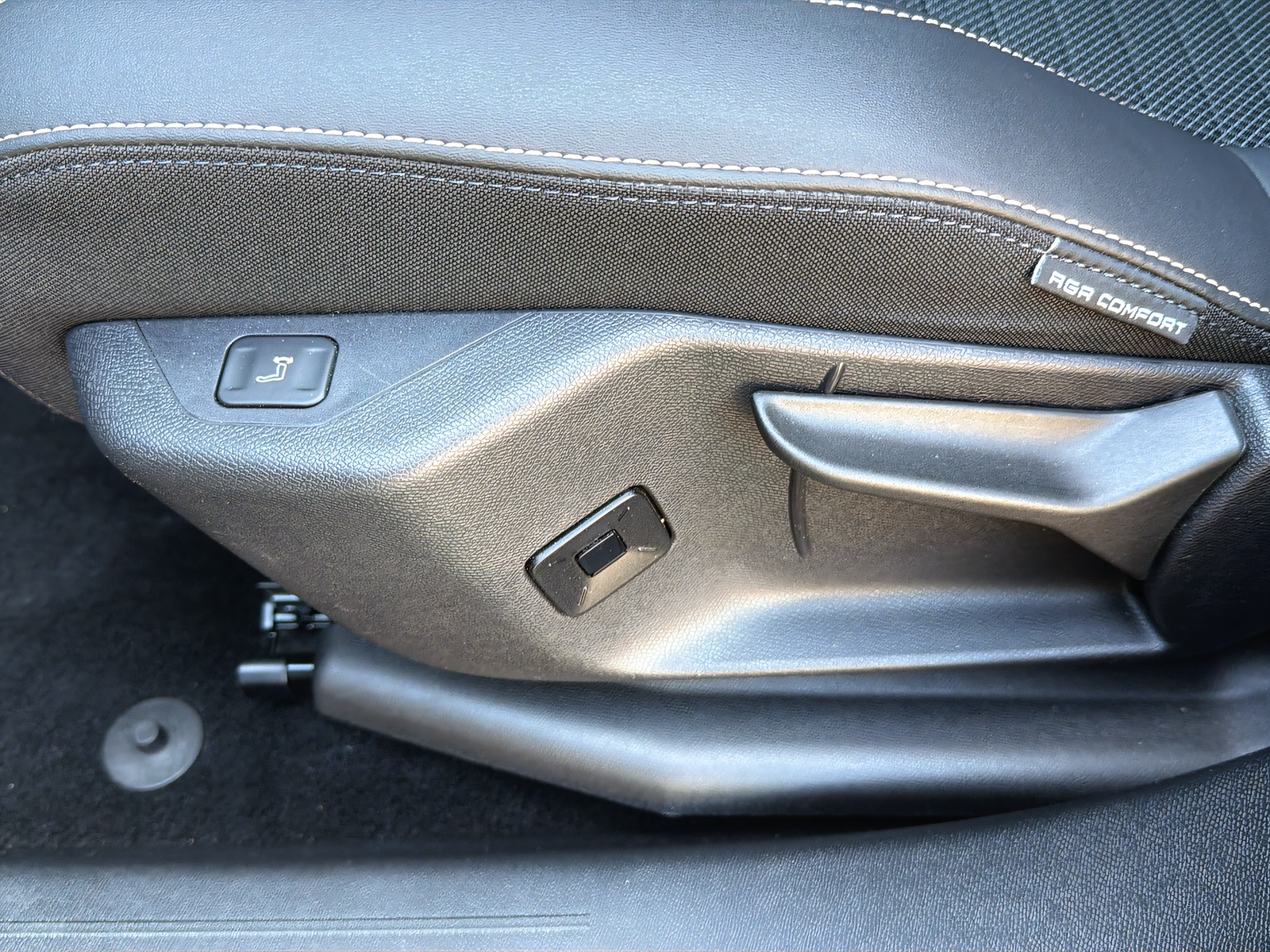 PEUGEOT 3008 1.2 Hybrid Allure-image-15