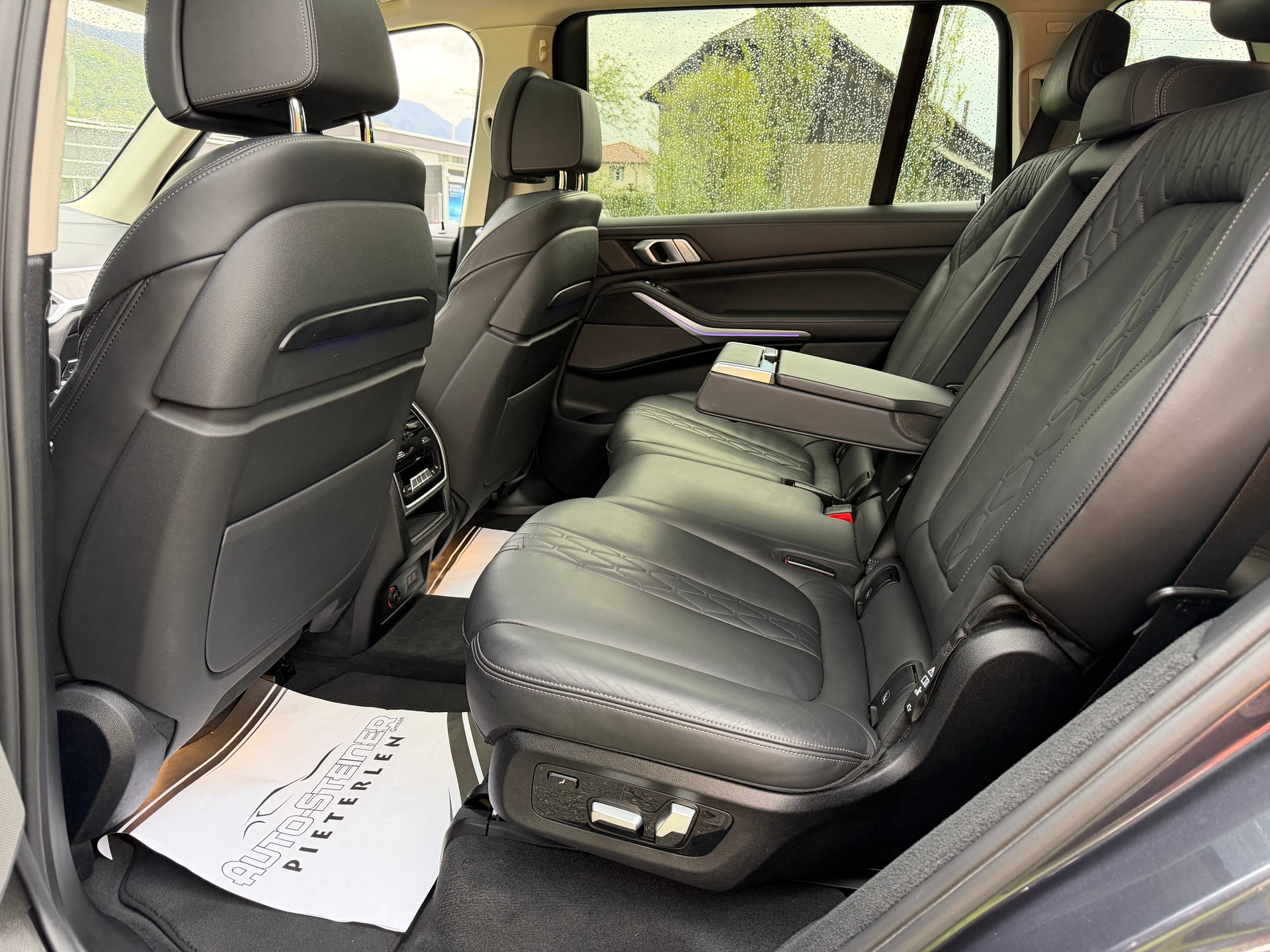 BMW 340 PS. X7 X-DRIVE 48V 40d STEPTRONIC. CH WAGEN. TOP AUSSTATTUNG !! PANORAMA + 7 PLÄTZER + AHK 3500. NEU AB MFK NEU AB SERVICE.-image-4
