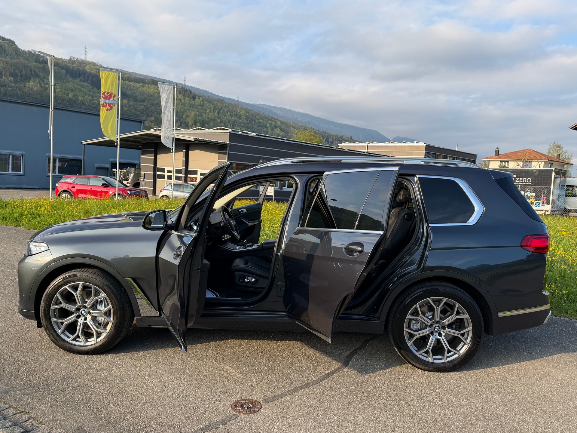 BMW 340 PS. X7 X-DRIVE 48V 40d STEPTRONIC. CH WAGEN. TOP AUSSTATTUNG !! PANORAMA + 7 PLÄTZER + AHK 3500. NEU AB MFK NEU AB SERVICE.-image-37