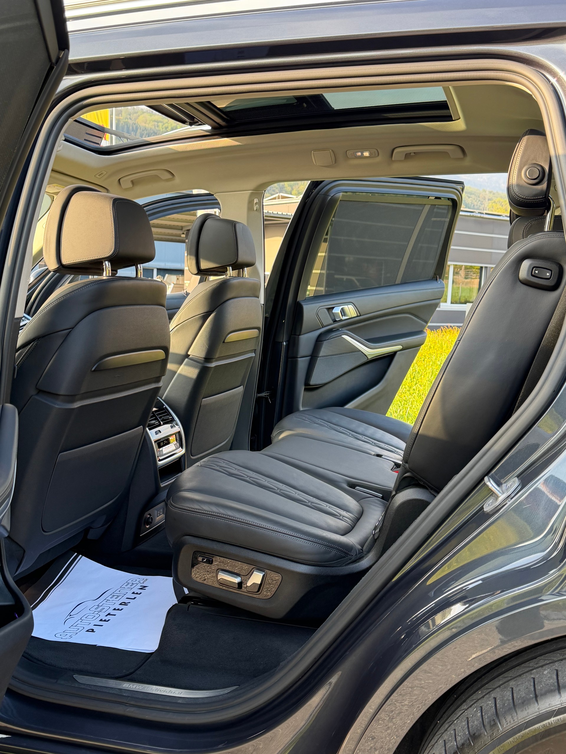 BMW 340 PS. X7 X-DRIVE 48V 40d STEPTRONIC. CH WAGEN. TOP AUSSTATTUNG !! PANORAMA + 7 PLÄTZER + AHK 3500. NEU AB MFK NEU AB SERVICE.-image-42