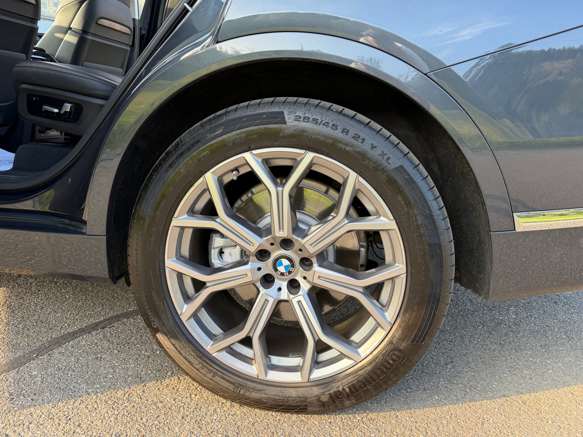 BMW 340 PS. X7 X-DRIVE 48V 40d STEPTRONIC. CH WAGEN. TOP AUSSTATTUNG !! PANORAMA + 7 PLÄTZER + AHK 3500. NEU AB MFK NEU AB SERVICE.-image-19