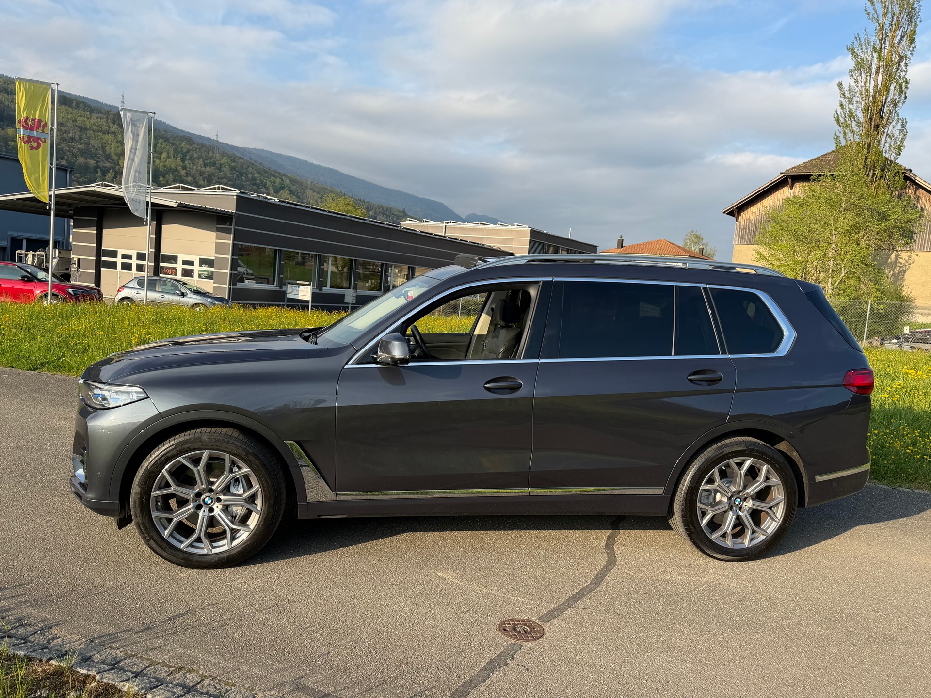 BMW 340 PS. X7 X-DRIVE 48V 40d STEPTRONIC. CH WAGEN. TOP AUSSTATTUNG !! PANORAMA + 7 PLÄTZER + AHK 3500. NEU AB MFK NEU AB SERVICE.-image-16