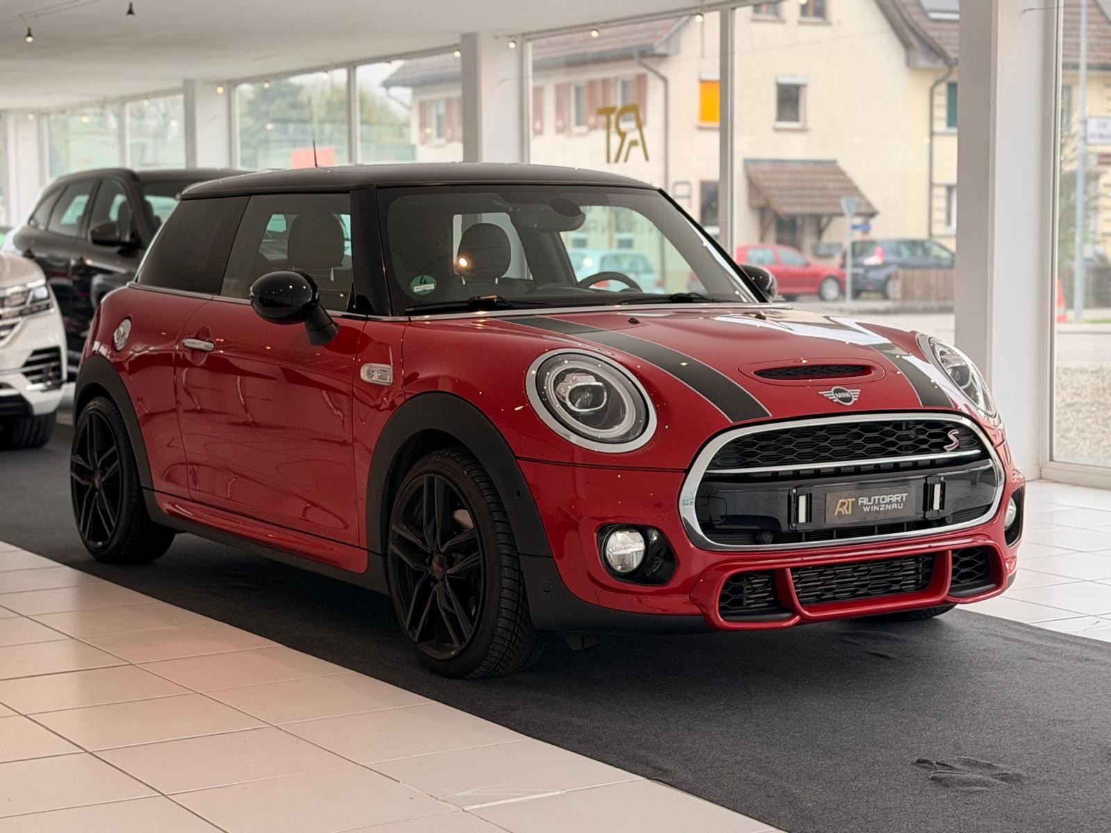 MINI Cooper S ** Frisch ab MFK & Service**-showroom-element-2
