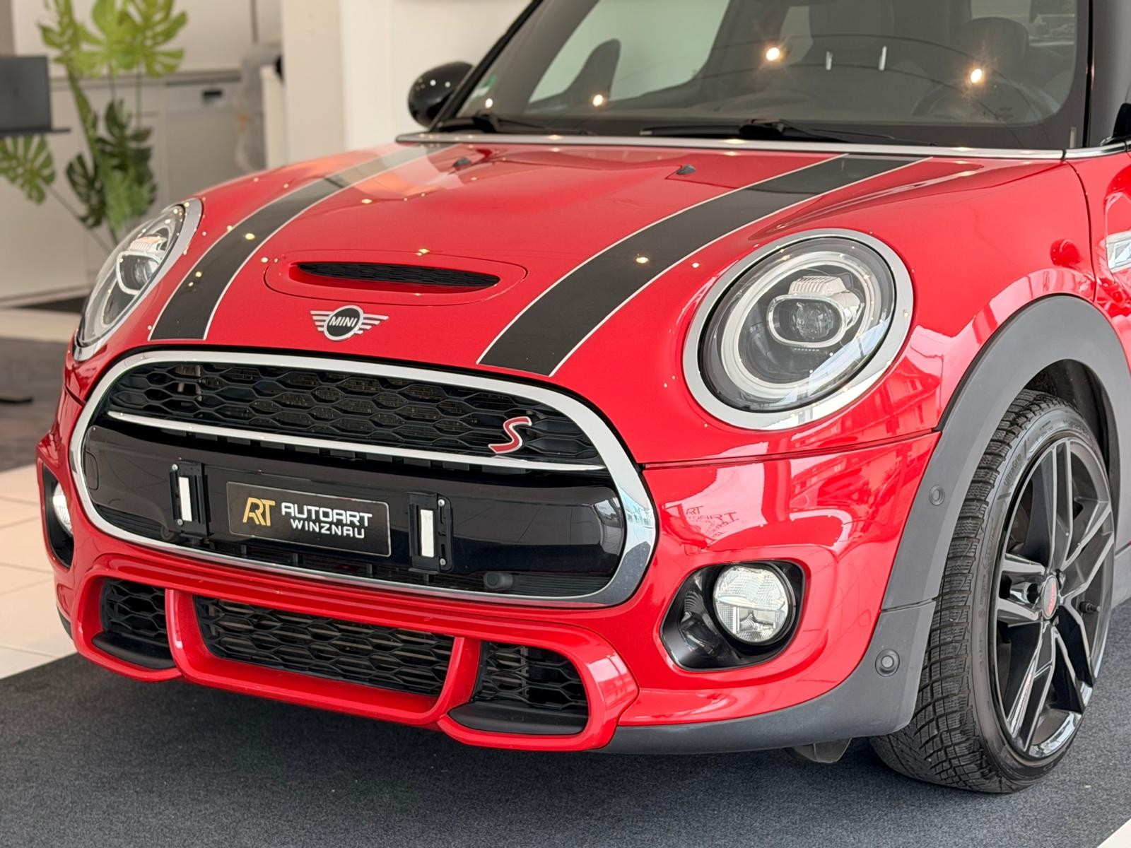 MINI Cooper S ** Frisch ab MFK & Service**-showroom-element-1