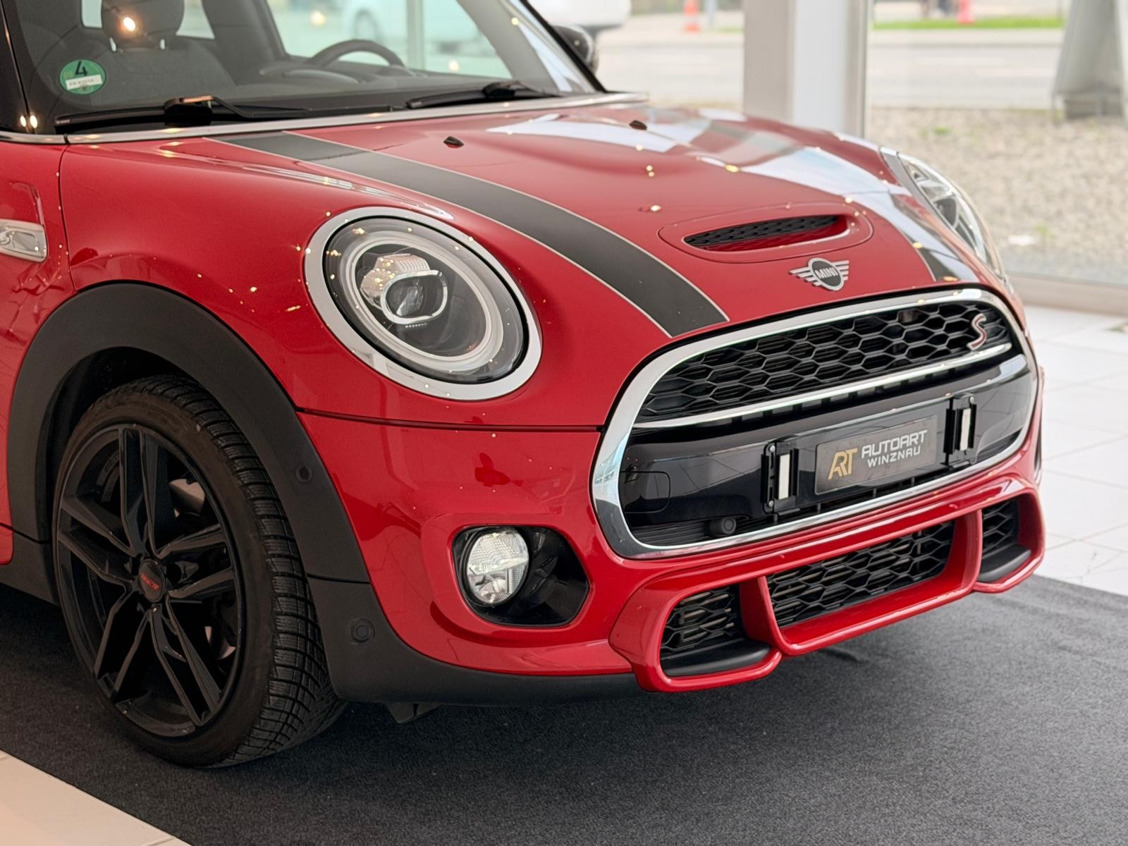 MINI Cooper S ** Frisch ab MFK & Service**-showroom-element-3