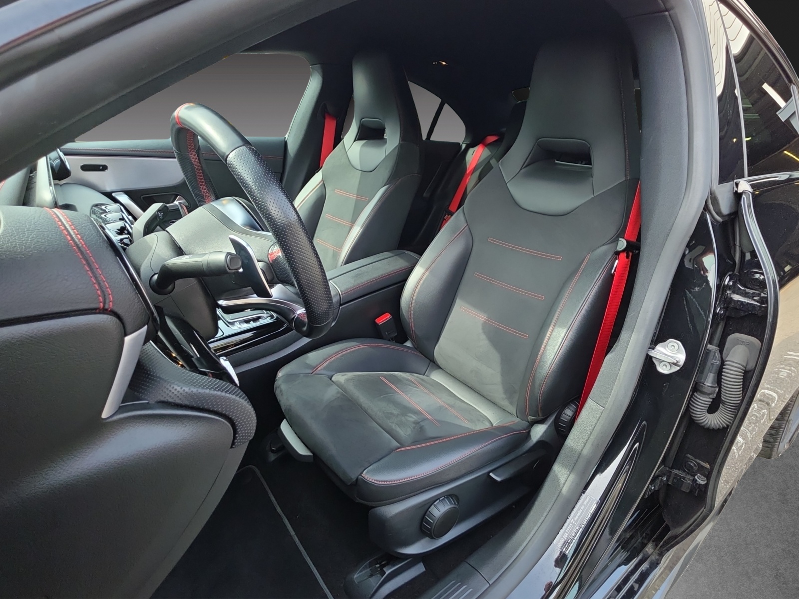 MERCEDES-BENZ CLA 35 AMG 4Matic 7G-DCT-image-14